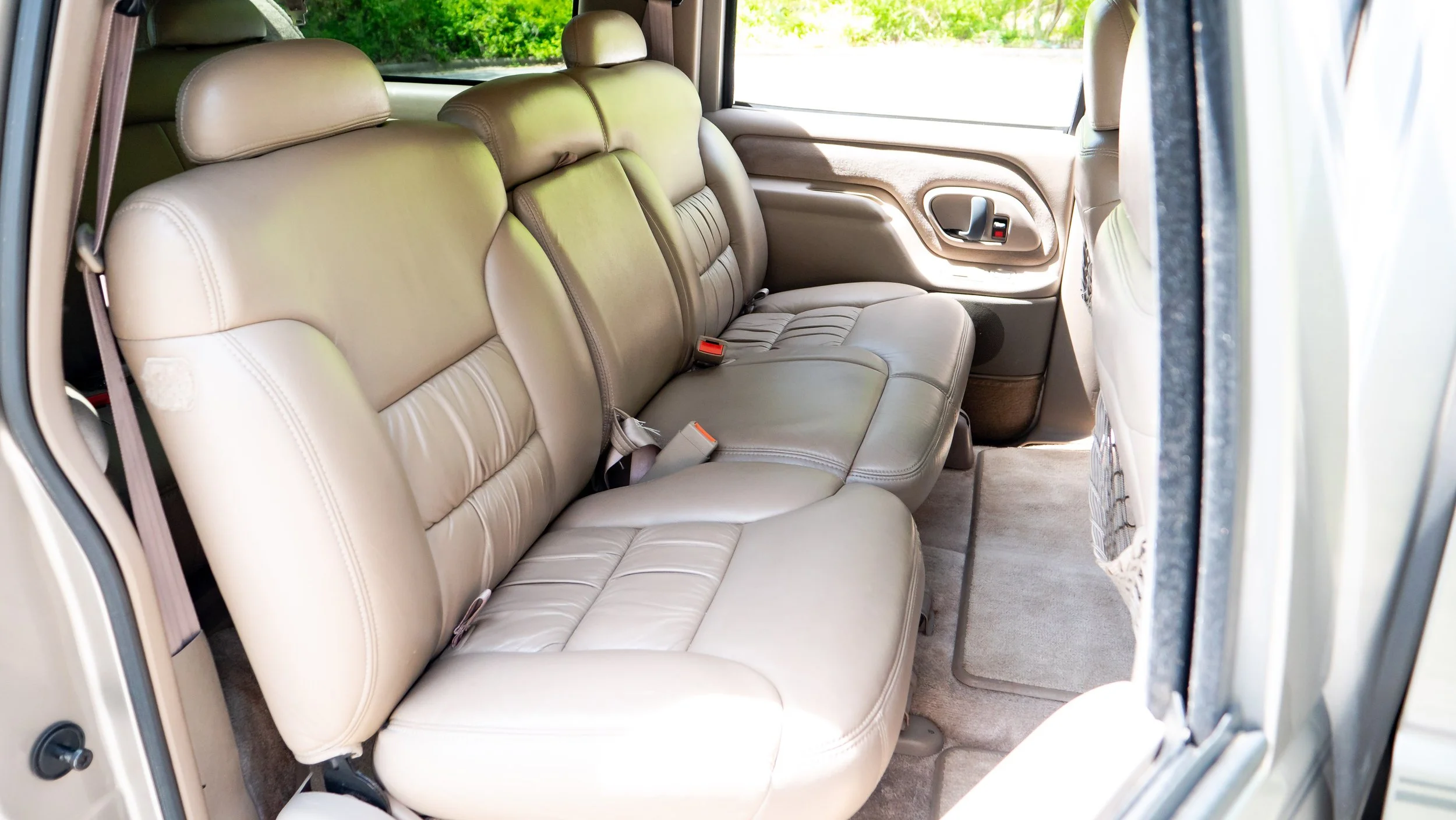 1999 GMC Suburban-1688890.JPG