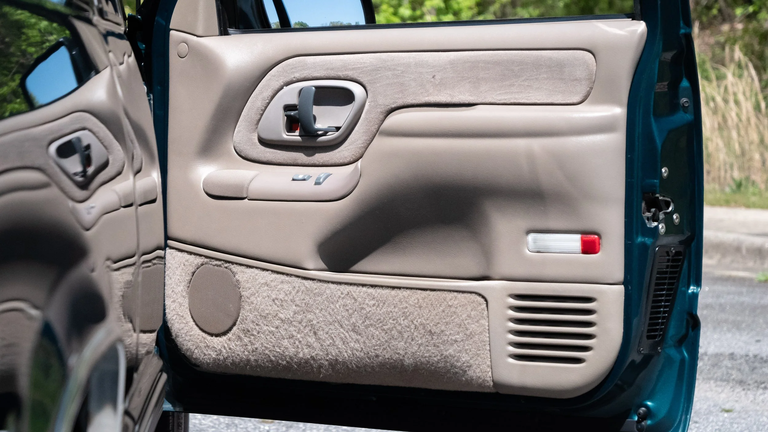 1997 GMC Sierra-2-21.JPG