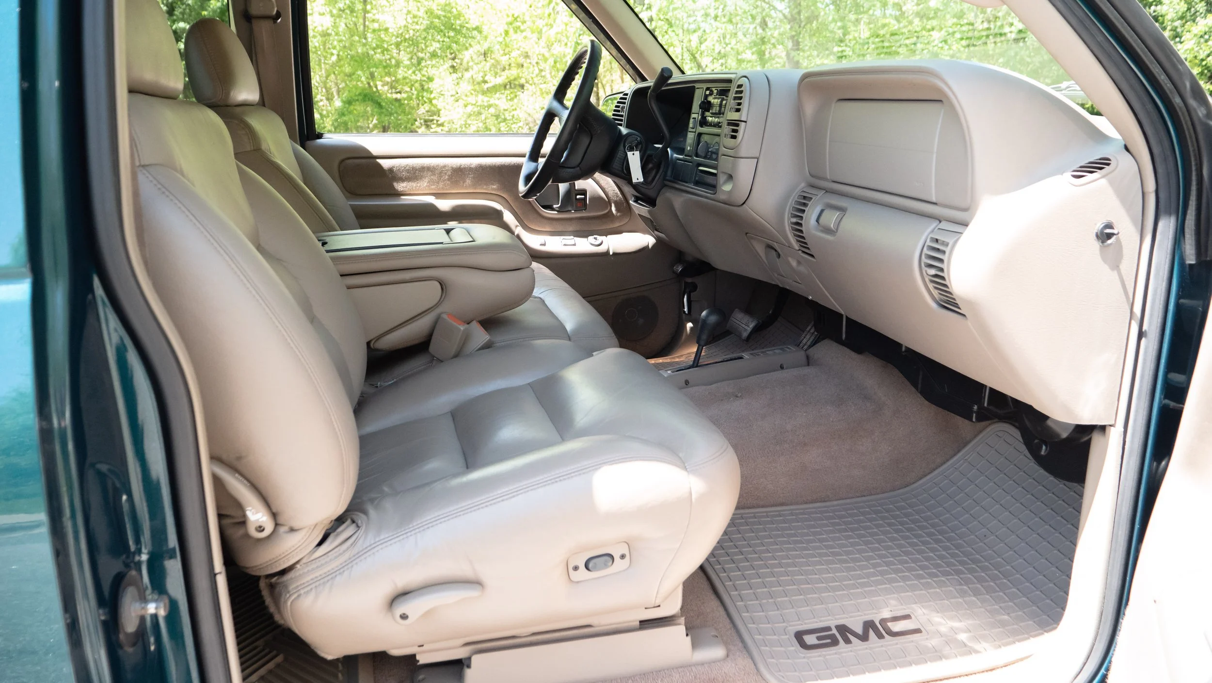 1997 GMC Sierra-2-18.JPG