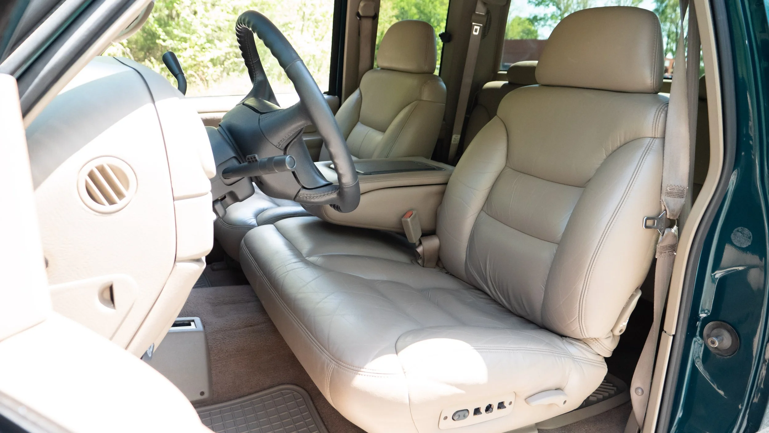 1997 GMC Sierra-2-9.JPG