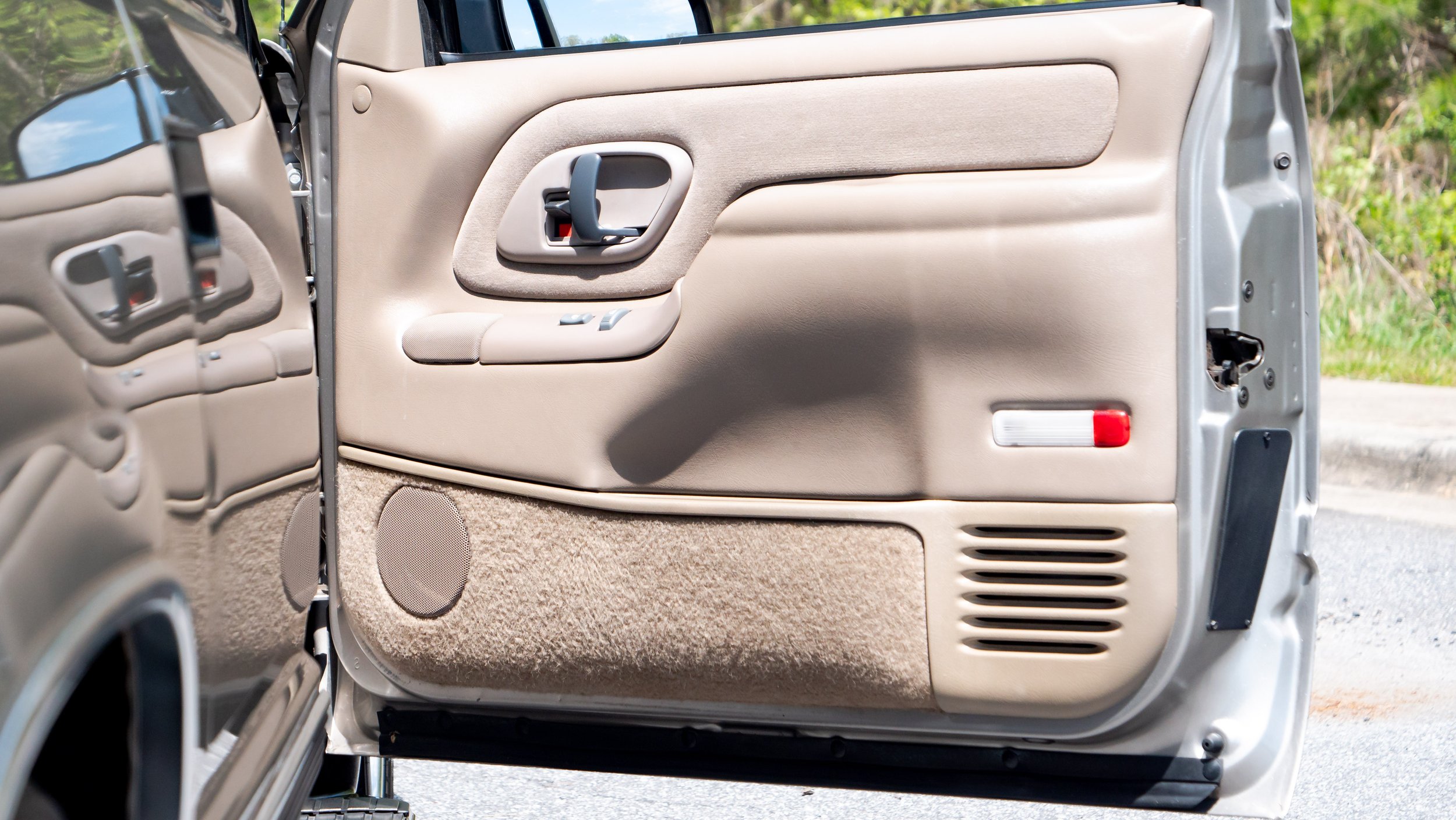 1999 GMC Suburban-1688897.JPG