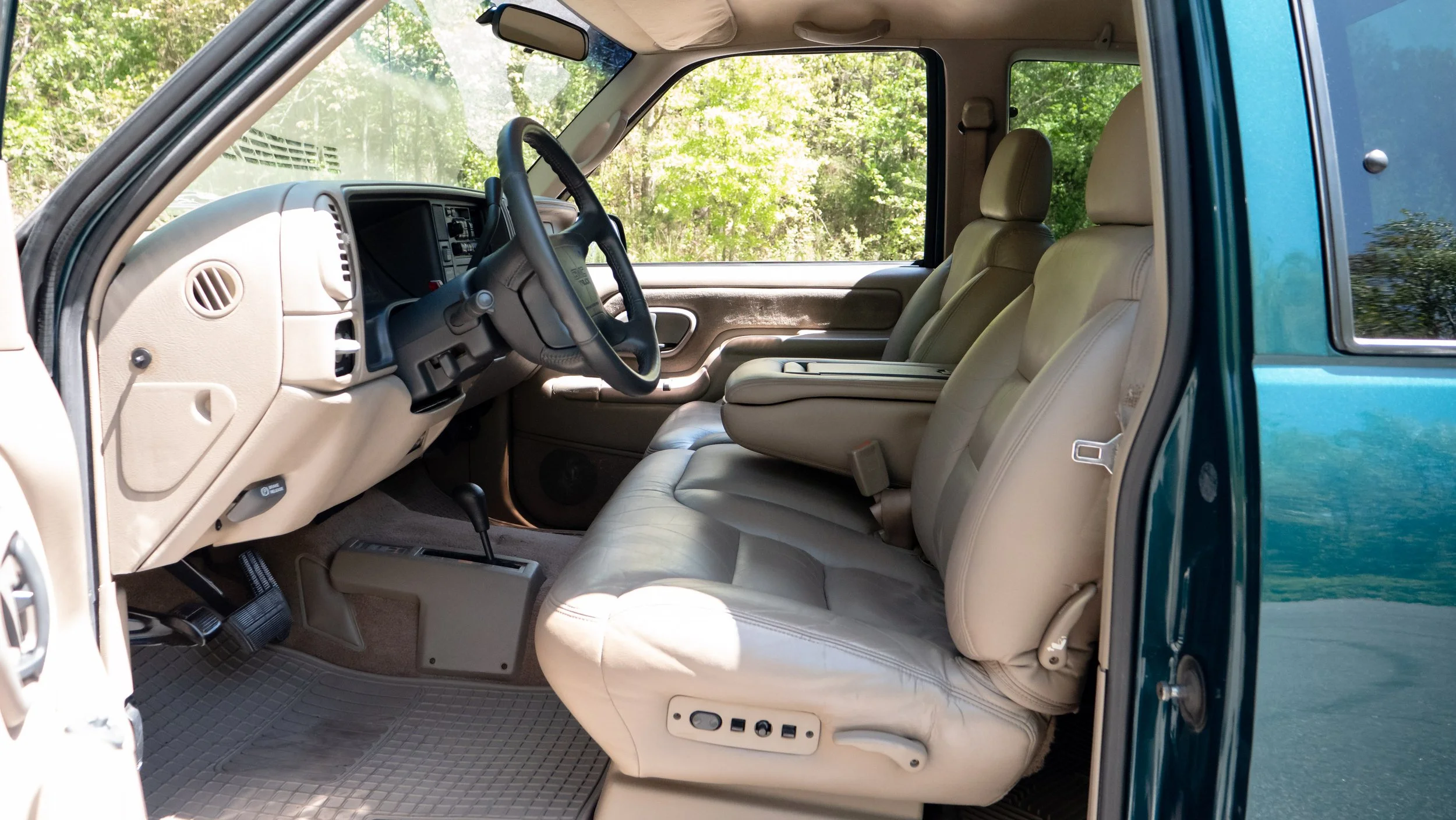 1997 GMC Sierra-2-8.JPG