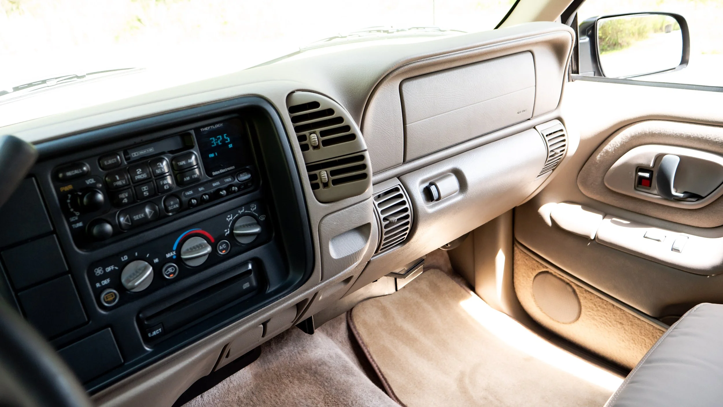 1999 GMC Suburban-1688871.JPG