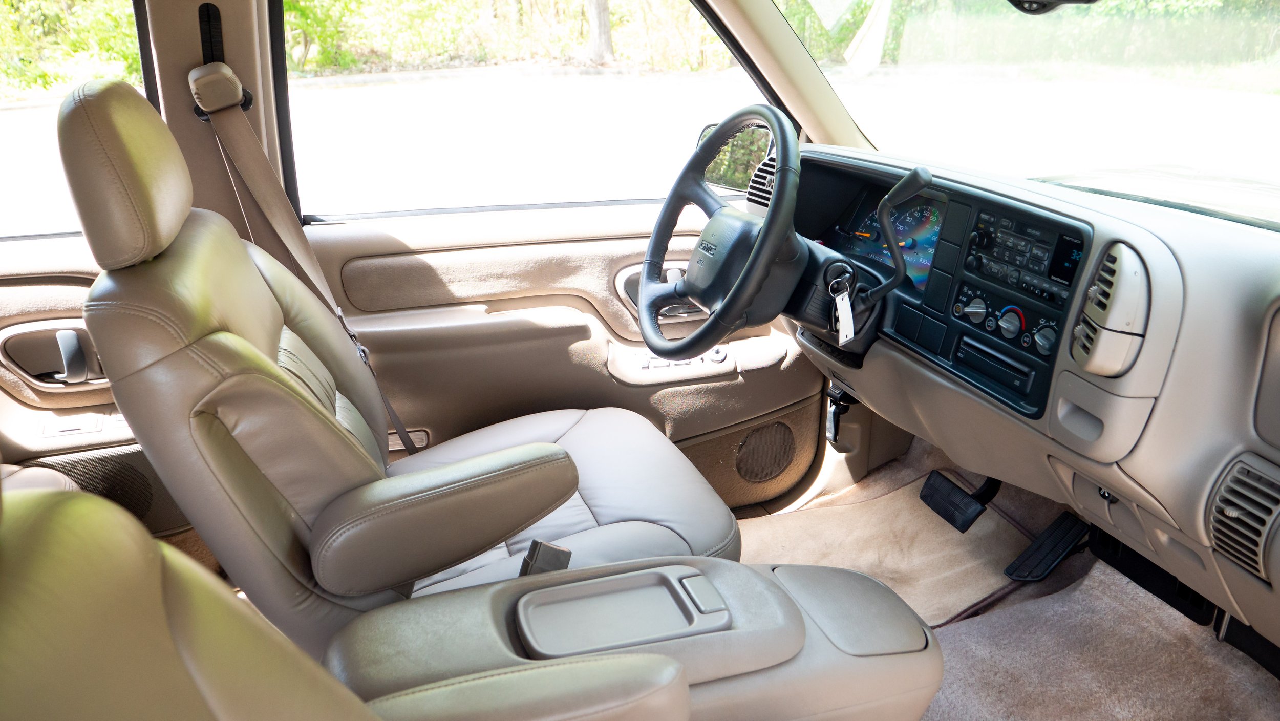 1999 GMC Suburban-1688896.JPG