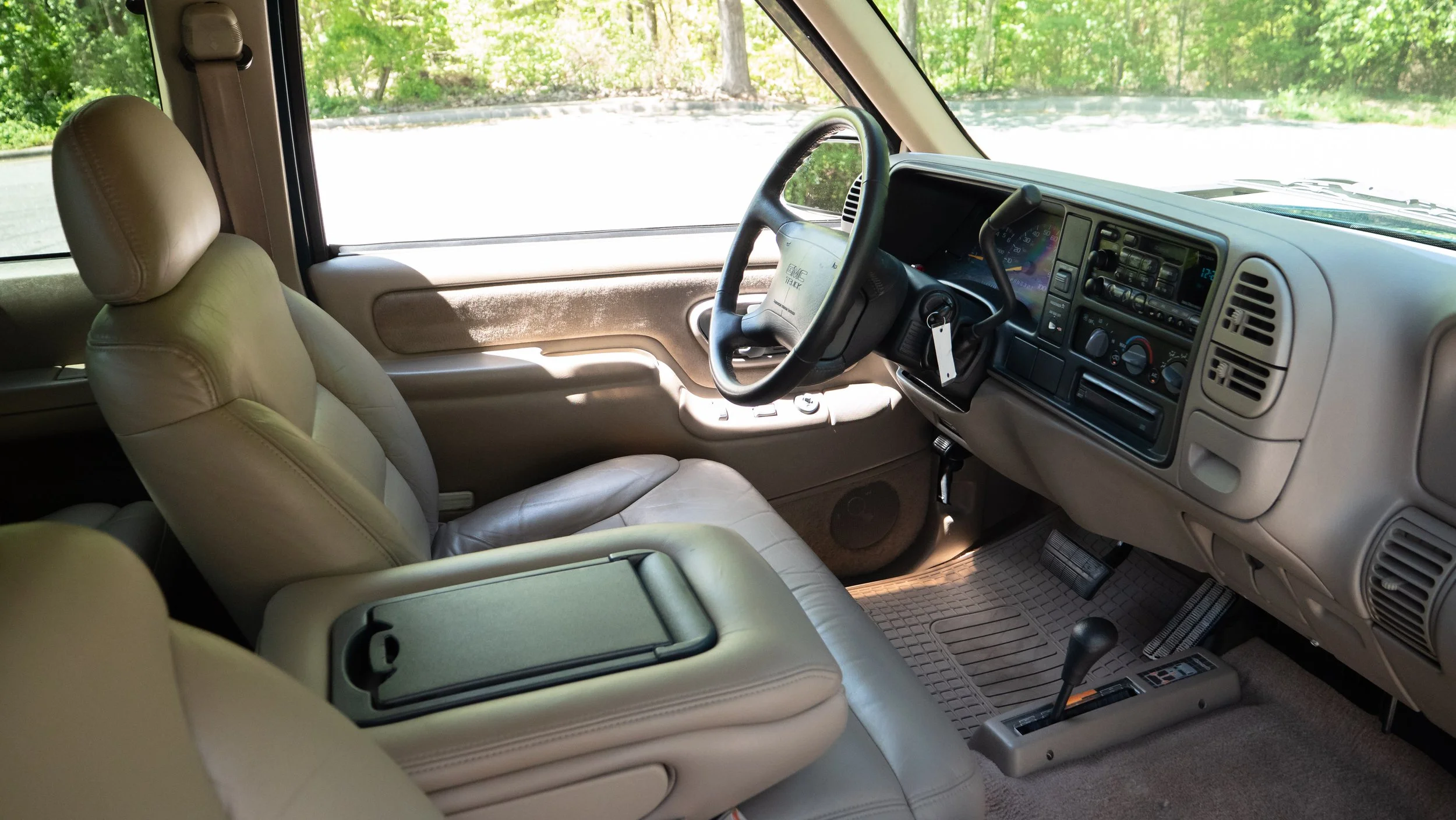 1997 GMC Sierra-2-19.JPG