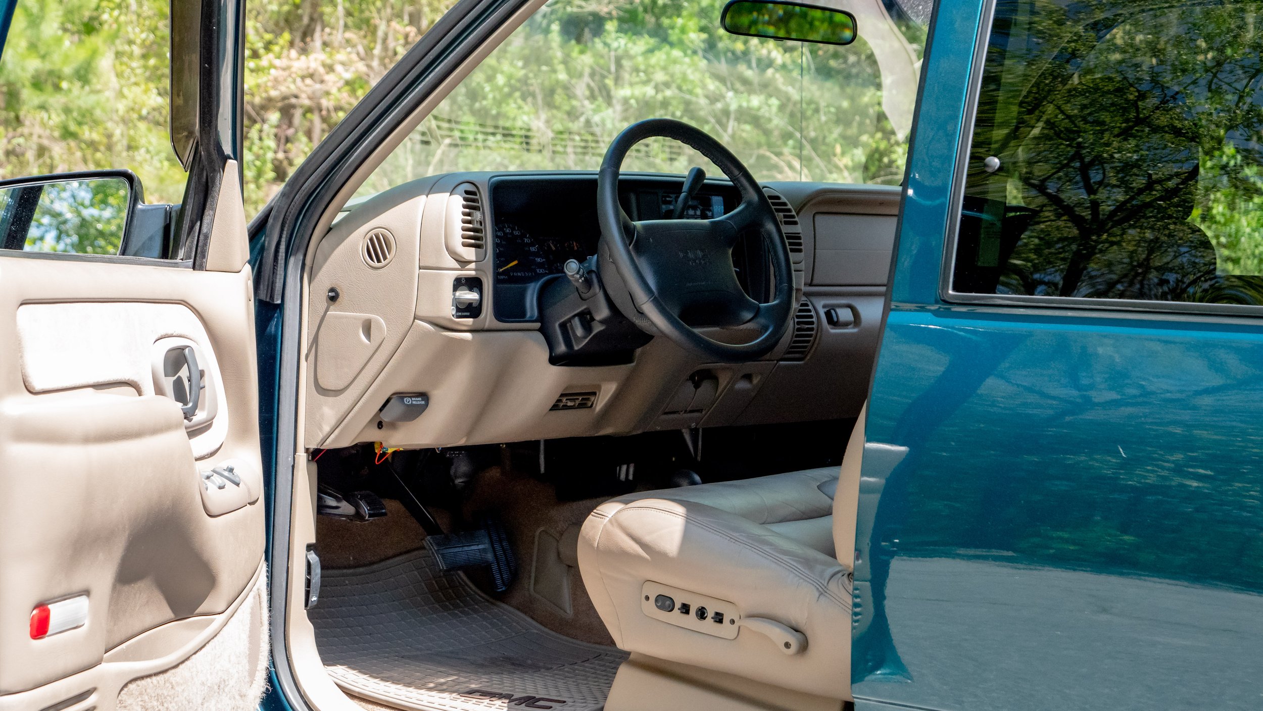 1997 GMC Sierra-2-7.JPG