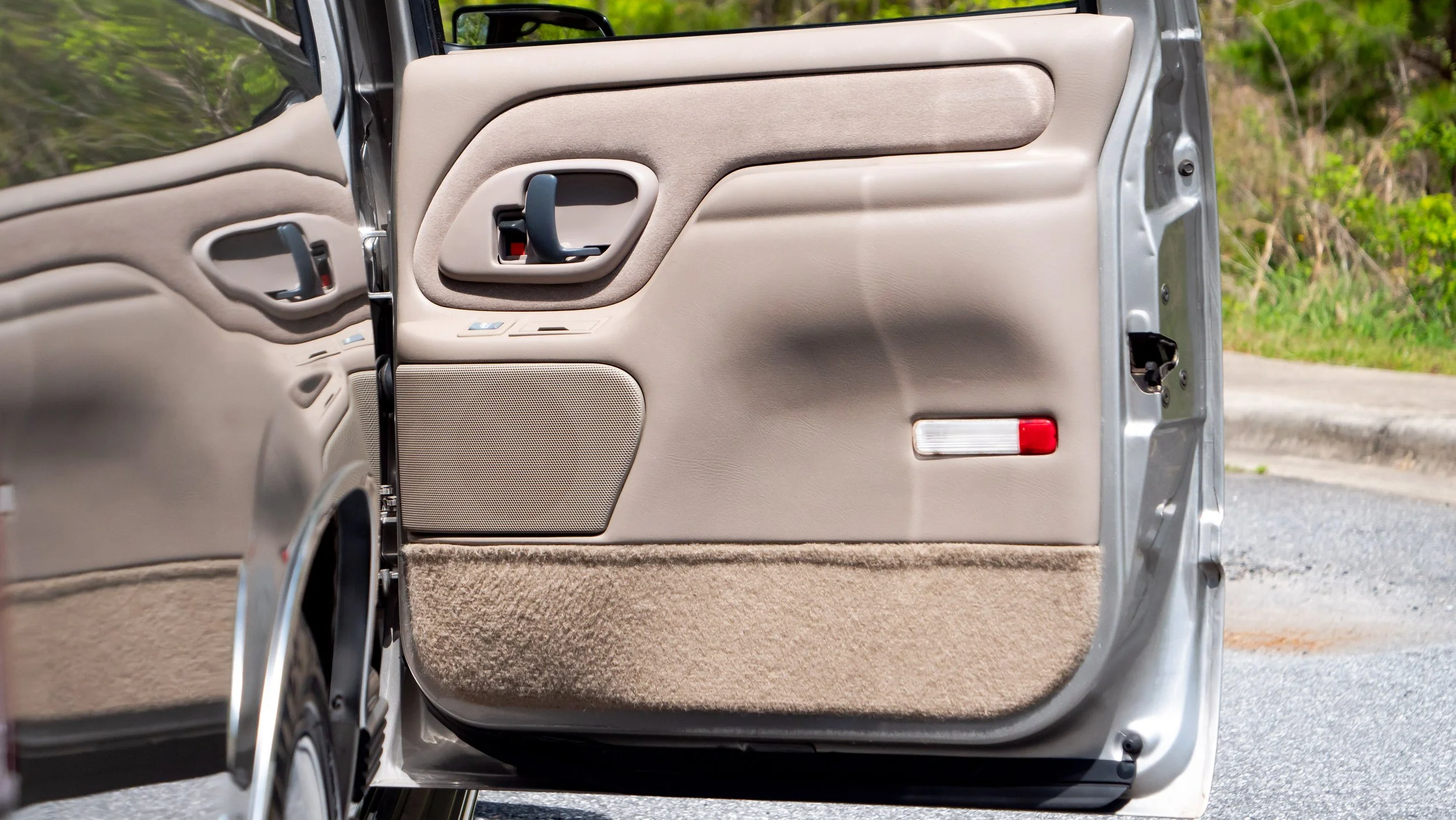 1999 GMC Suburban-1688893.JPG