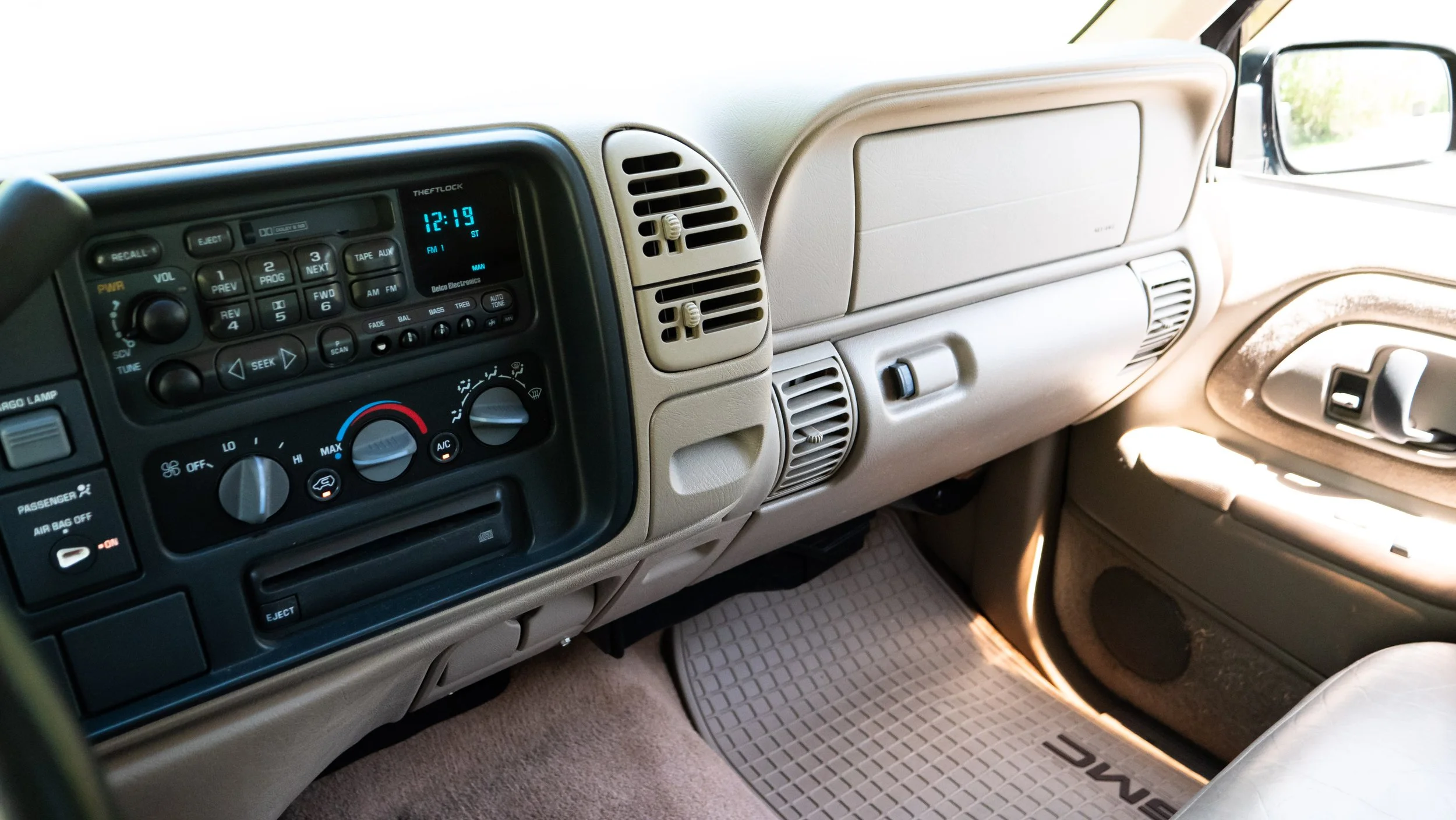 1997 GMC Sierra-2-3.JPG