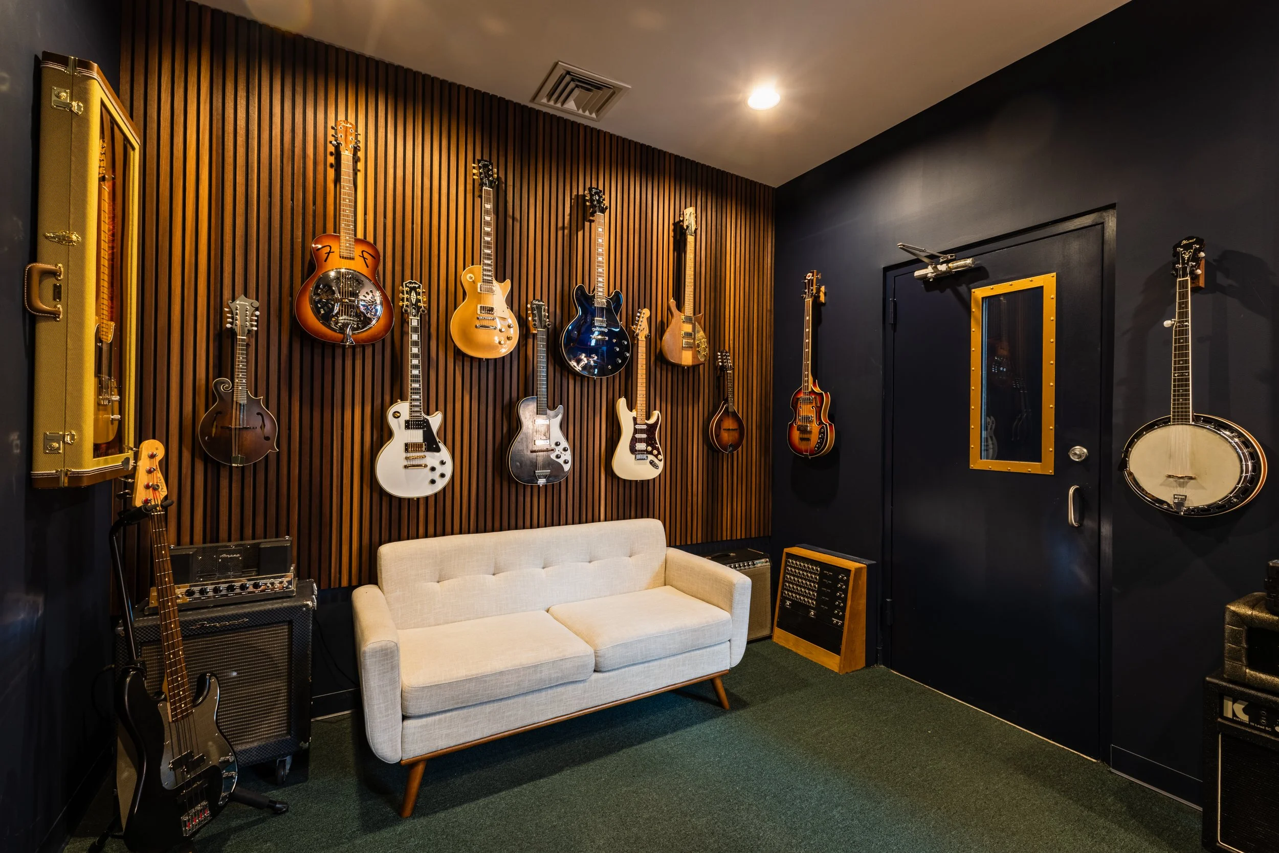 IYE_GuitarRoom-27.jpg