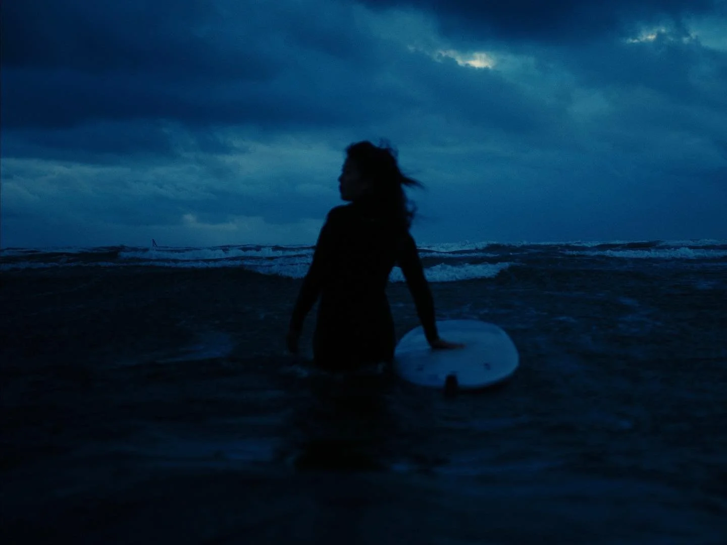 🏄🏻&zwj;♀️