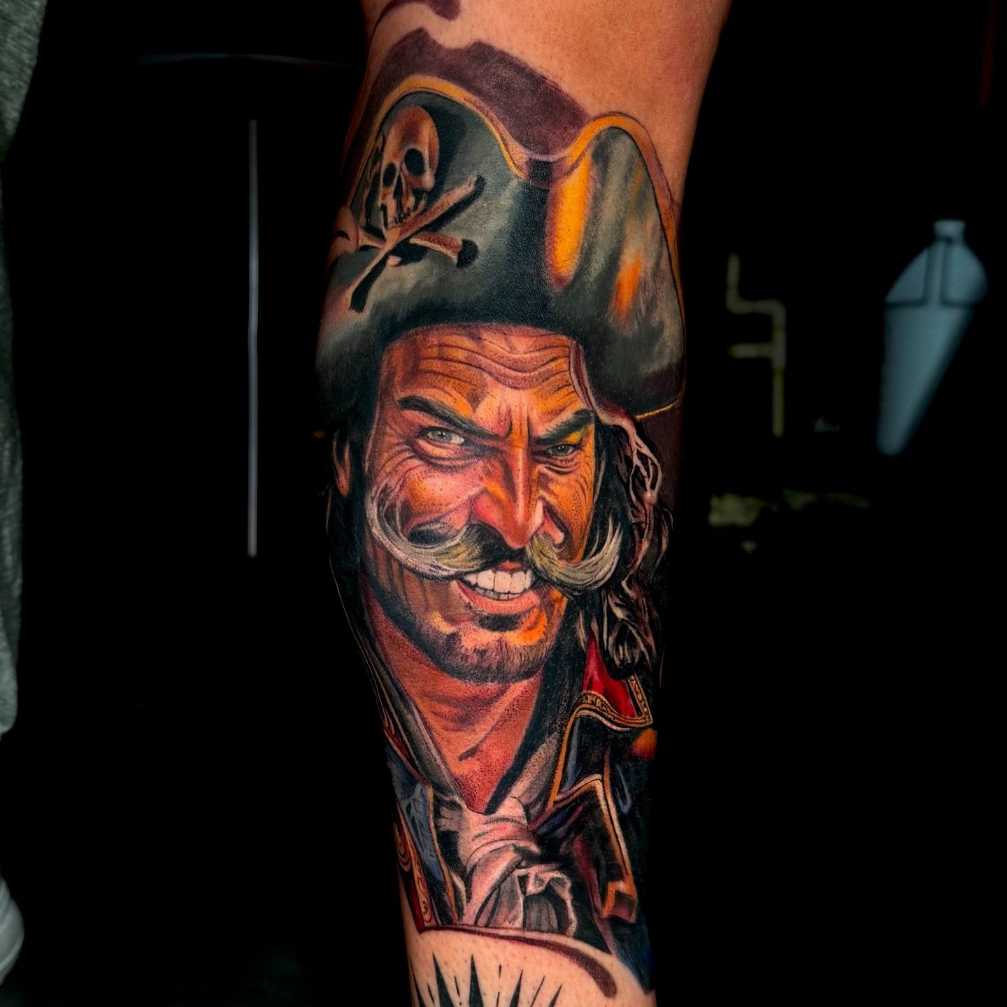 Healed skull pirate and mostly healed captain Gol D. Roger!! 
#onepiece #goldroger #onepieceanime #jacksonvilletattoos #miamitattooartists #dallastexas #tampa #orlando #ftlauderdale