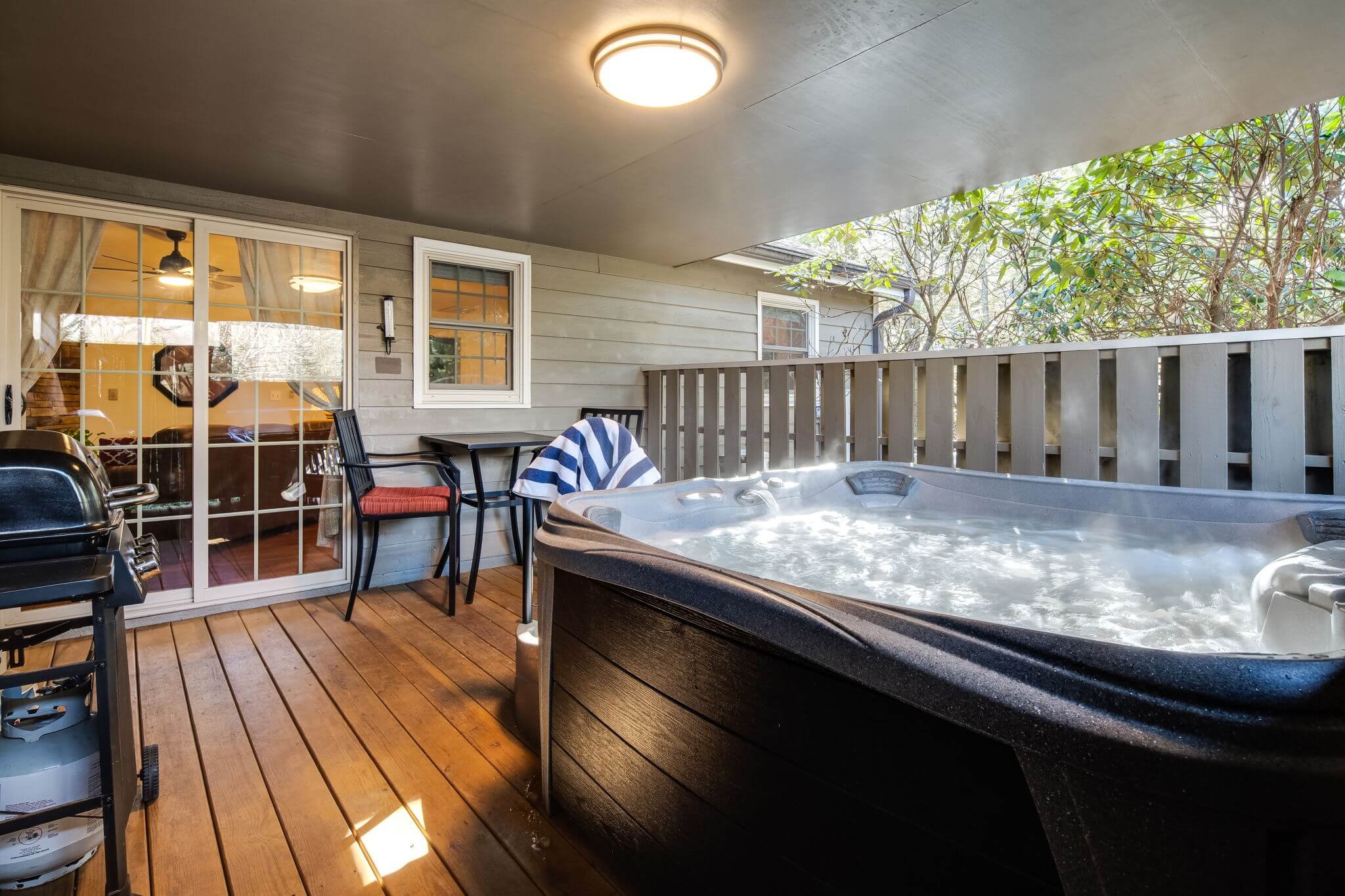 Relax peacefully in spacious hot tub