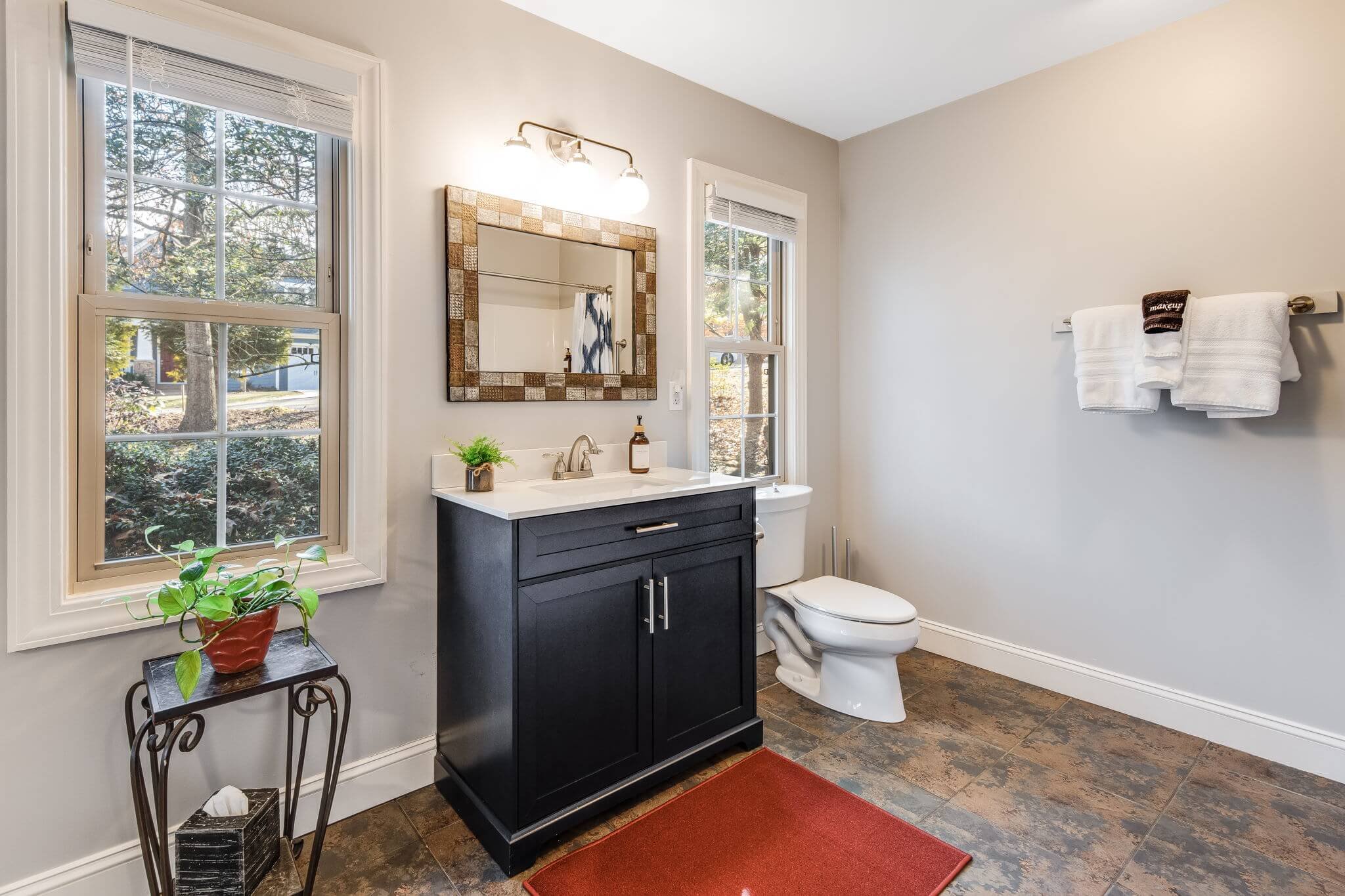 Spacious bathroom in luxury Vacation Cottage