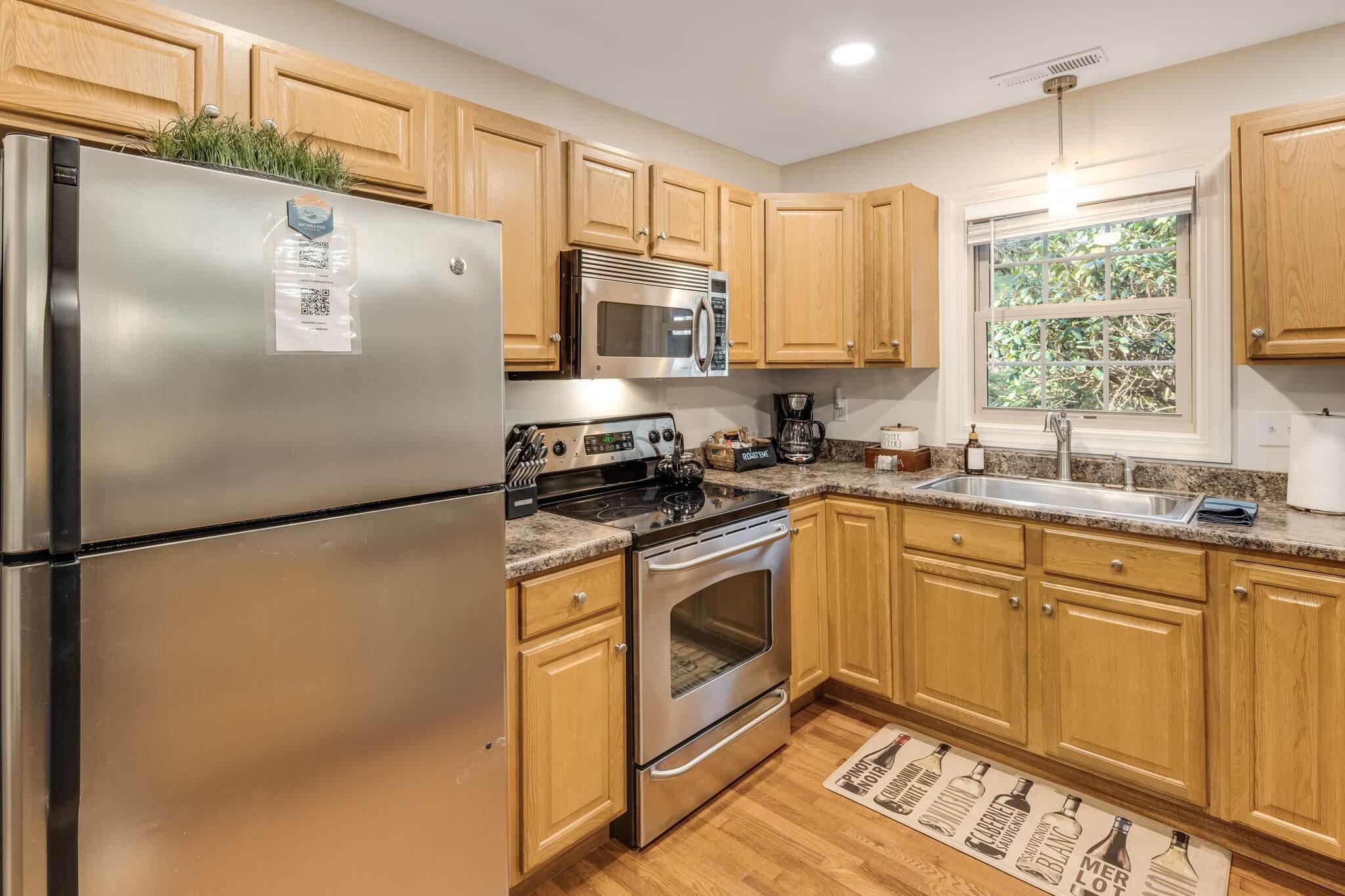 Luxury Cottage with Full Size Kitchen 