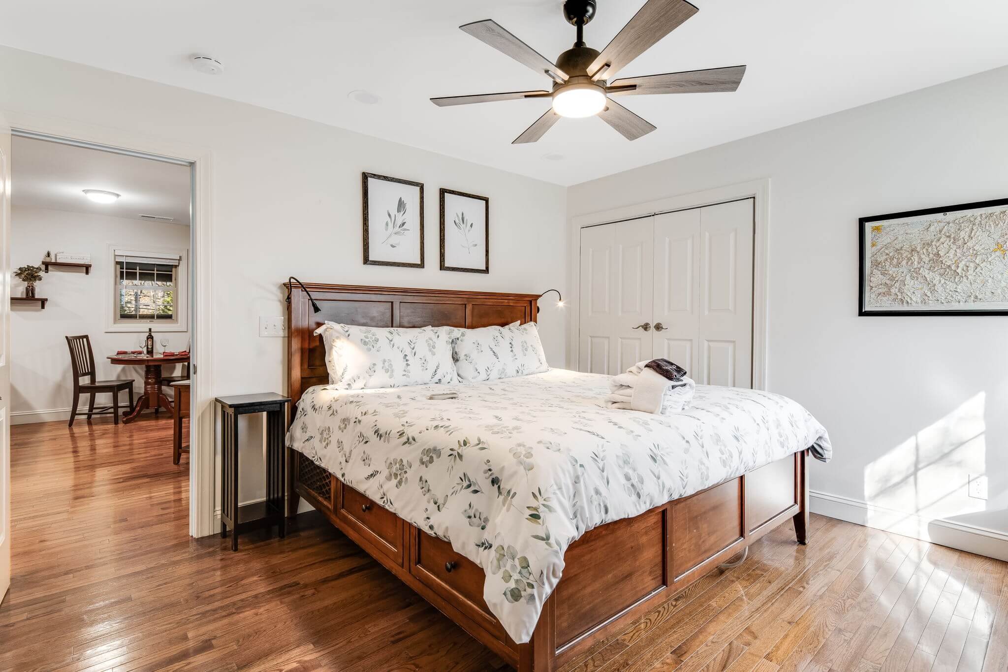 Luxury King bed in Asheville Cottage