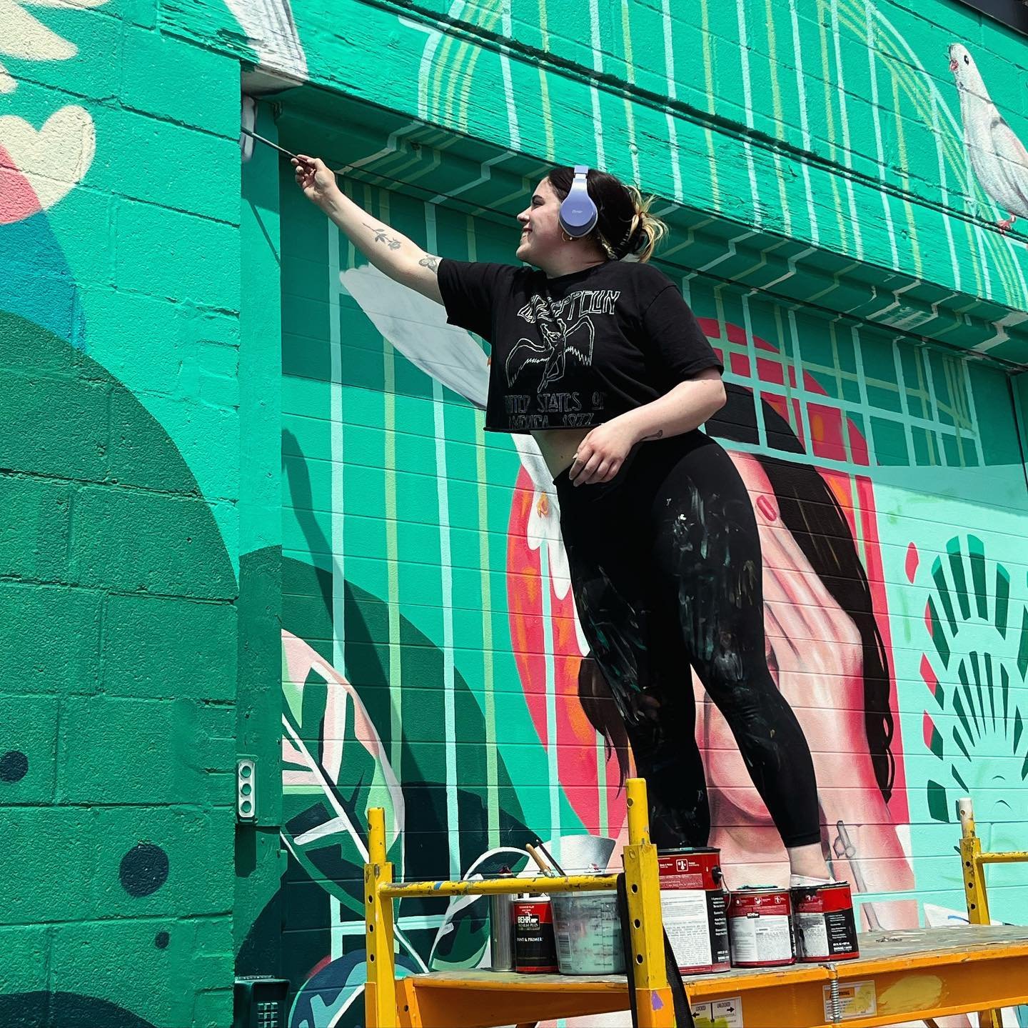 This post is your super important reminder that Alley Islands is this Saturday from 12-10pm! If you&rsquo;re not there I will b so sad and cry. At risk of accidentally exposing the finished product of my mural here are some action shots 🥊💥 
.
.
.

