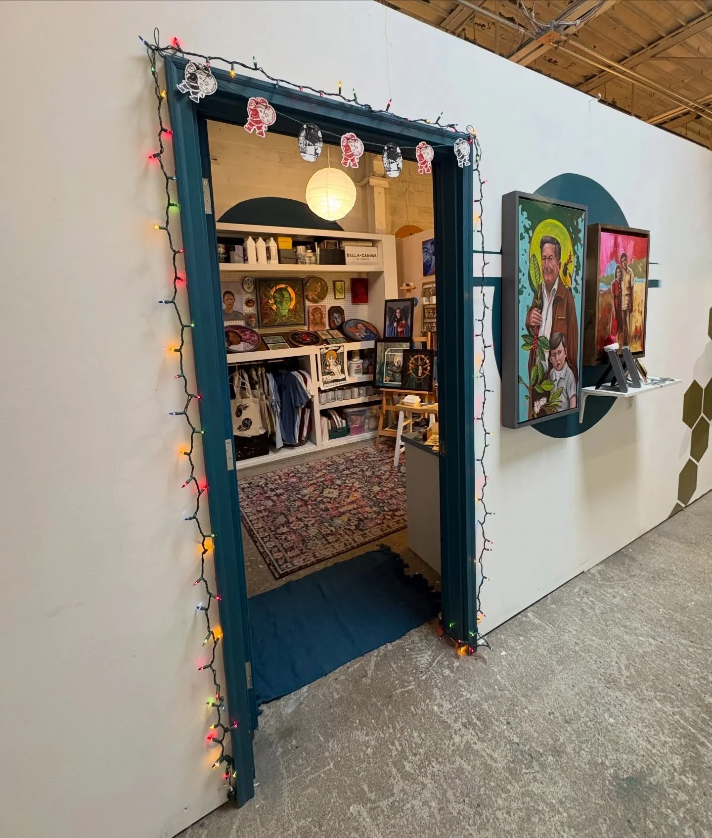 Come by today until 6pm to check out the @blockfort holiday sale! Everything is discounted!!!! 🎄🎅 162 N 6th Street!!!