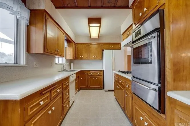 before picture of a long beach kitchen remodel in neighborhood near long beach city college in house that is over 100 years old done by long beach interior designer jennifer morehouse of morehouse crafted interiors