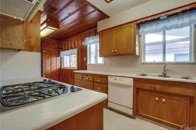 before picture of a long beach kitchen remodel in neighborhood near long beach city college in house that is over 100 years old done by long beach interior designer jennifer morehouse of morehouse crafted interiors