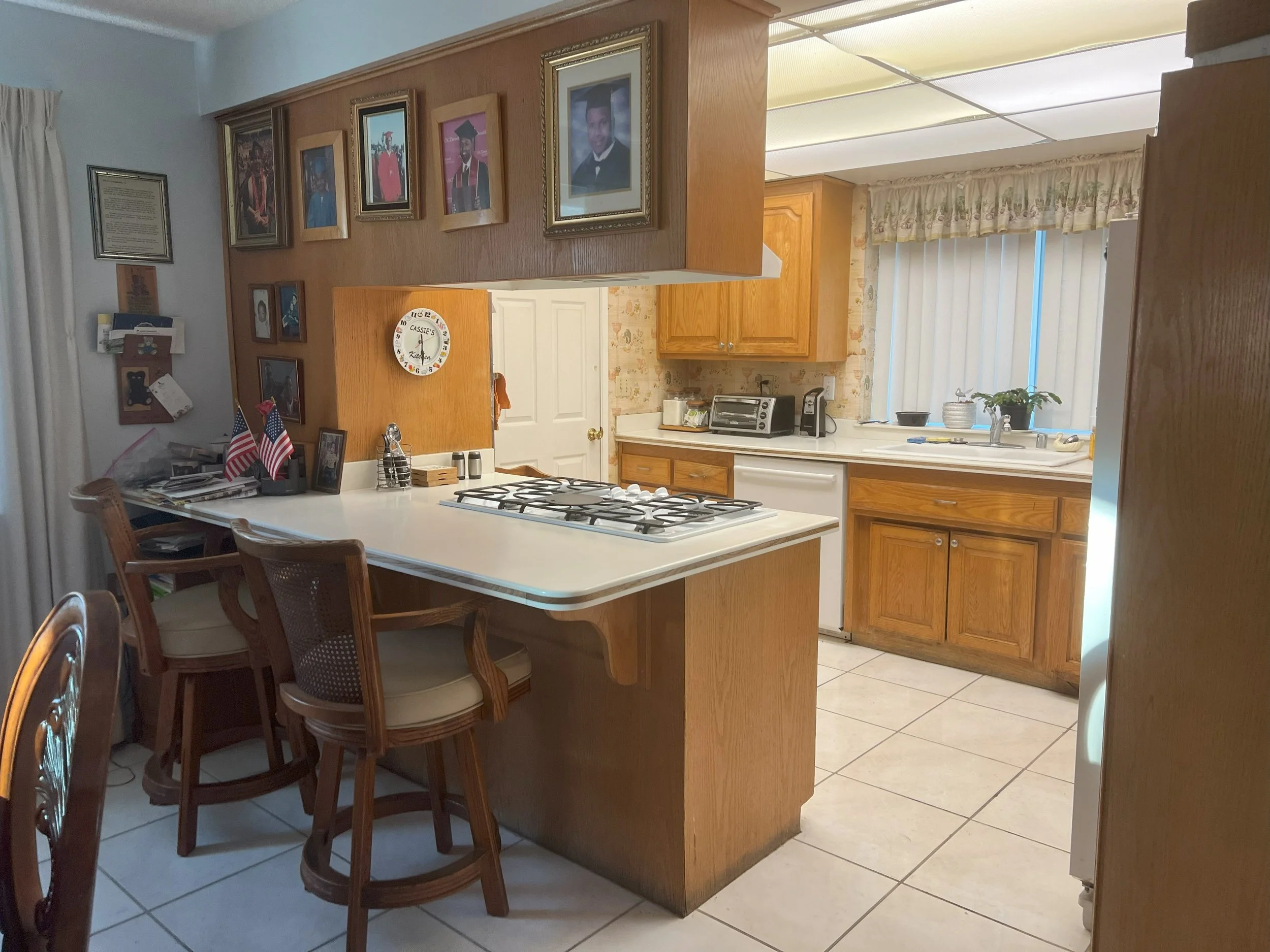 before picture of a carson ca kitchen remodel in neighborhood near long beach city college in 1950s craftsman house done by long beach interior designer jennifer morehouse of morehouse crafted interiors