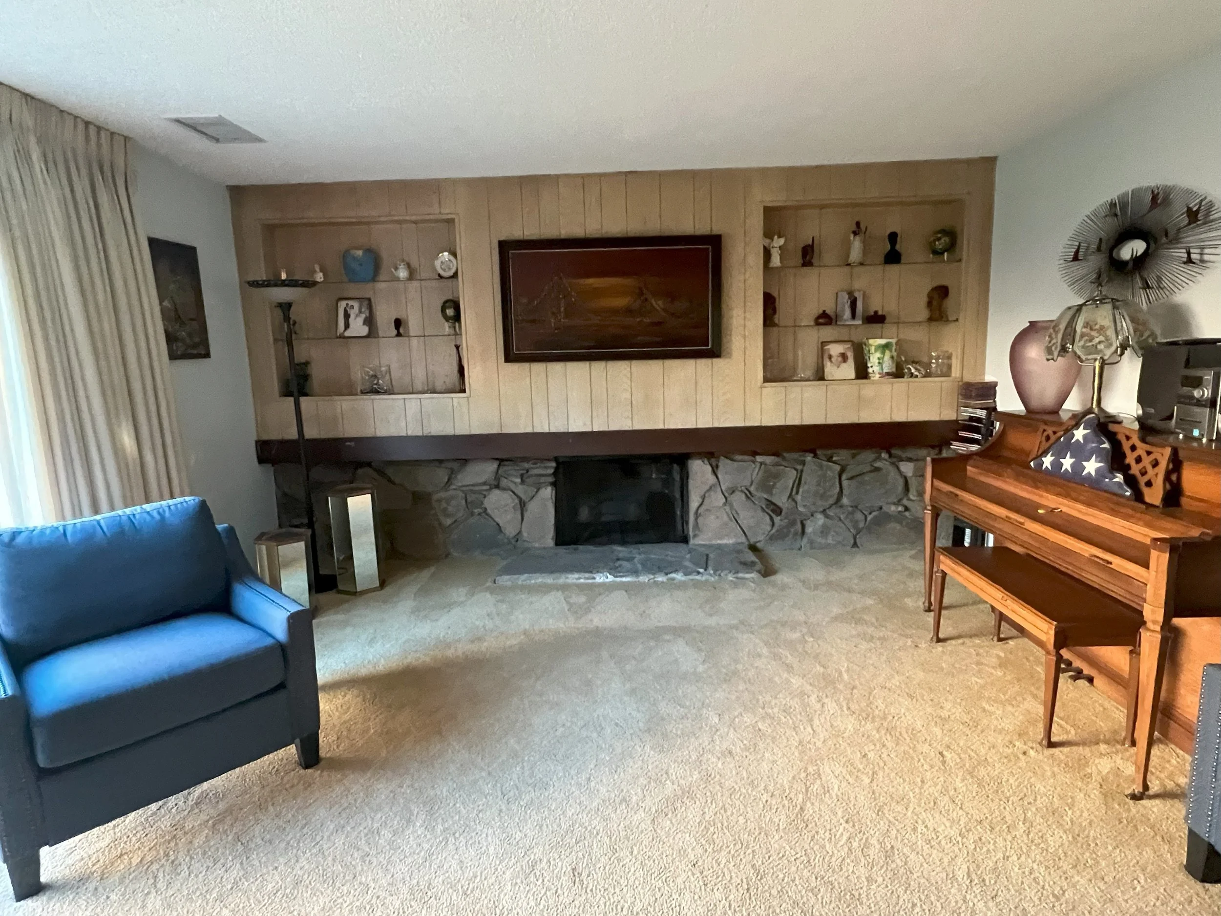 before picture of a carson ca living room remodel in neighborhood near long beach city college in 1950s craftsman house done by long beach interior designer jennifer morehouse of morehouse crafted interiors