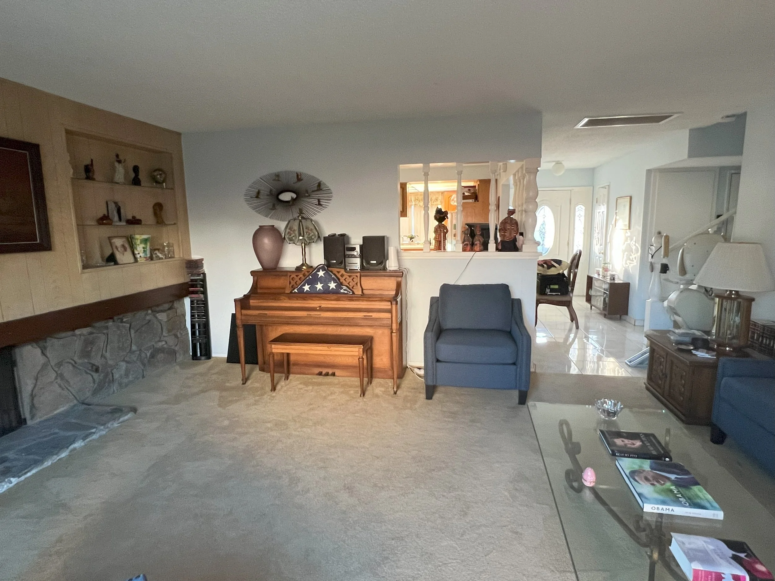 before picture of a carson ca living room remodel in neighborhood near long beach city college in 1950s craftsman house done by long beach interior designer jennifer morehouse of morehouse crafted interiors