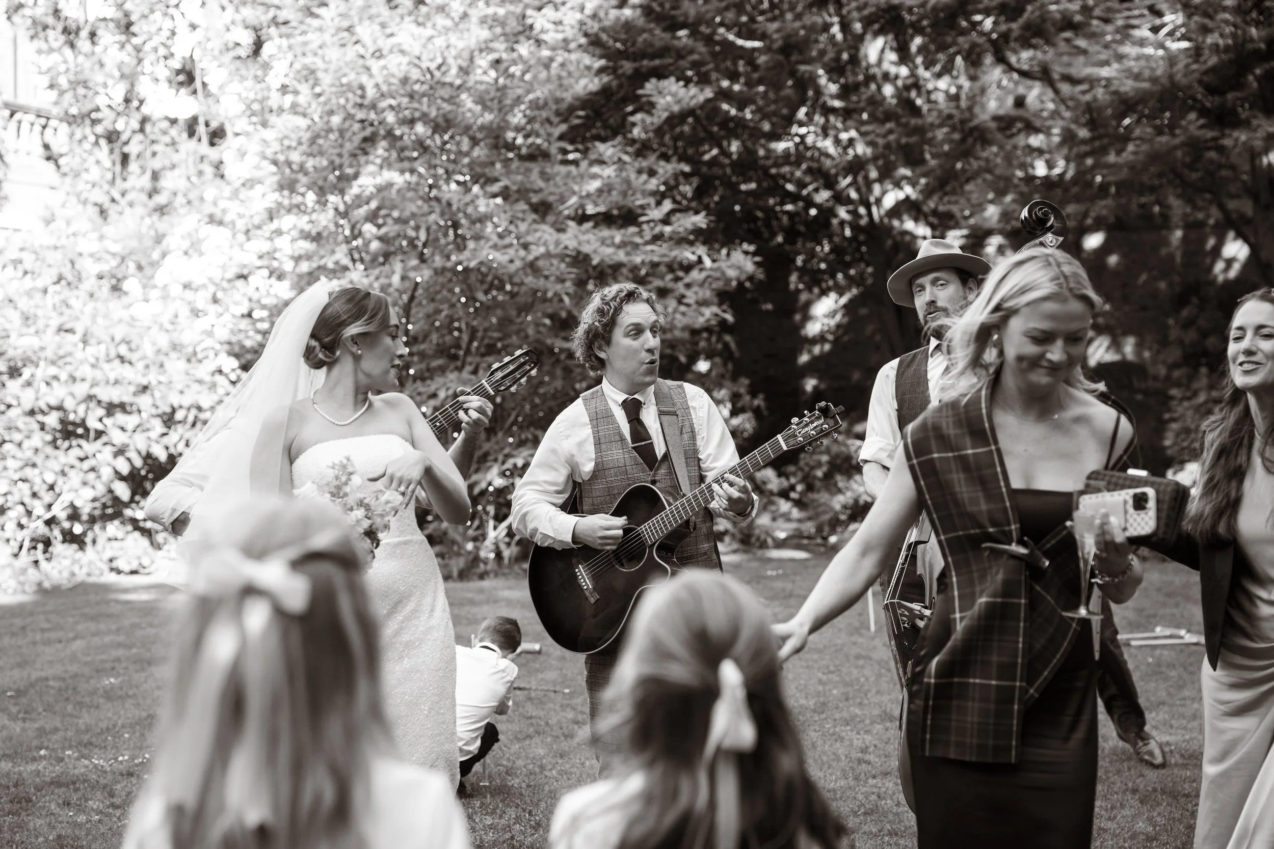 Super Tenants acoustic roaming band at a wedding at the Goring Hotel London.jpg