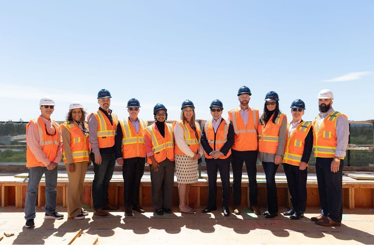 On May 6th, Related California and the City of Santa Rosa commemorated the topping out of 420 Mendocino, a mixed-
use market rate residence coming soon to Santa Rosa. The new eight-story, 168-unit building will include a mix of thoughtfully-designed 