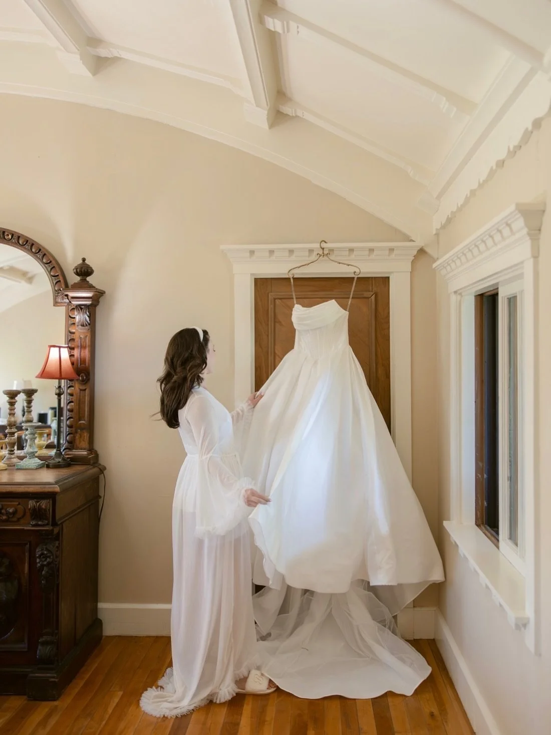Anna found her dress and it was one of those moments that felt easy and right! We&rsquo;re so glad we got to be part of her journey and share in such a meaningful milestone.

Gown: @wona_concept 
Photographer: @makayla.mashlan.photography 

#SayYesTo