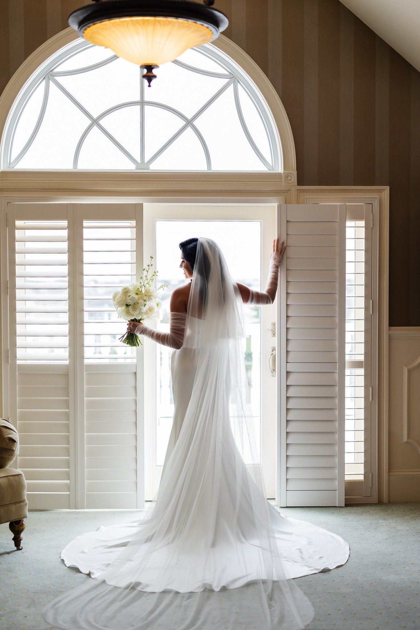Samantha after going through the process and really taking her time, this was the gown that finally clicked. Seeing everything come together on her was such a special moment, she looked absolutely gorgeous and so beautiful in Bastienne by Tara Lauren