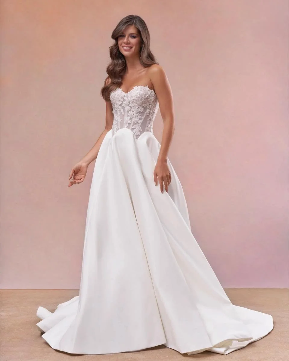 New gown alert: Regina by Maria Farbinni! A structured lace corset bodice paired with a full, clean skirt, such a flattering shape and even better in person.

#SayYesToTheDress #New #princetonbridal #weddinginspo #bridal #Princeton #love