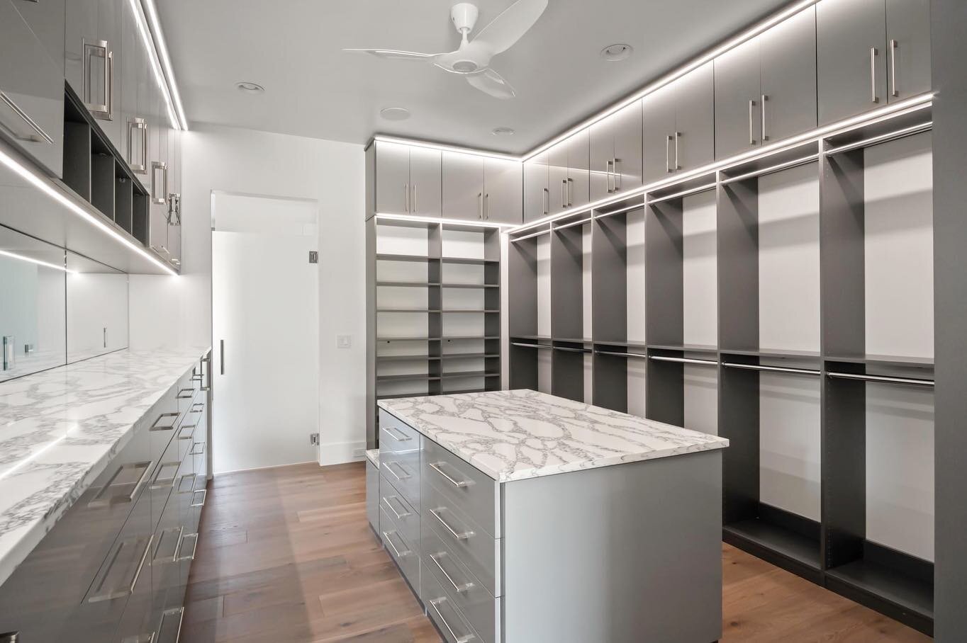 Now we know what our dream closet looks like and it definitely includes Vadara Quartz 🤩