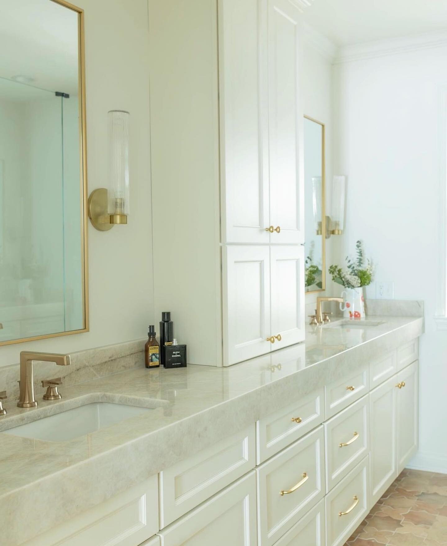 A recent quartzite vanity with @eharperdesigns 💛