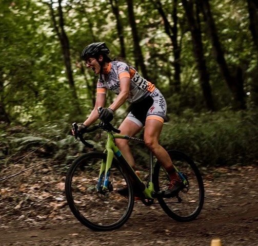 That feeling when it&rsquo;s warm enough to ride with short sleeves on 🔥🌞 

^ that&rsquo;s the one and only @sarahfrice right there 🧡