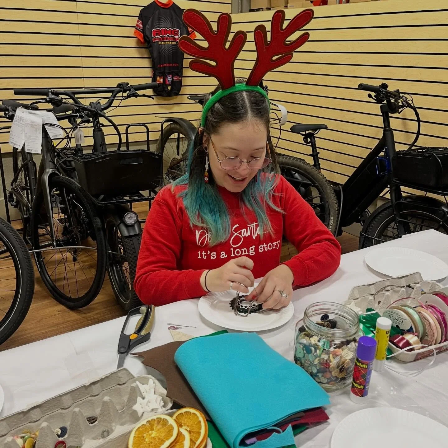 We&rsquo;re a-crafting! Come join us at the shop 11-4 today to make your own sustainable, one-of-a-kind holiday decoration! Totally free and open to the young and the young at heart ❤️