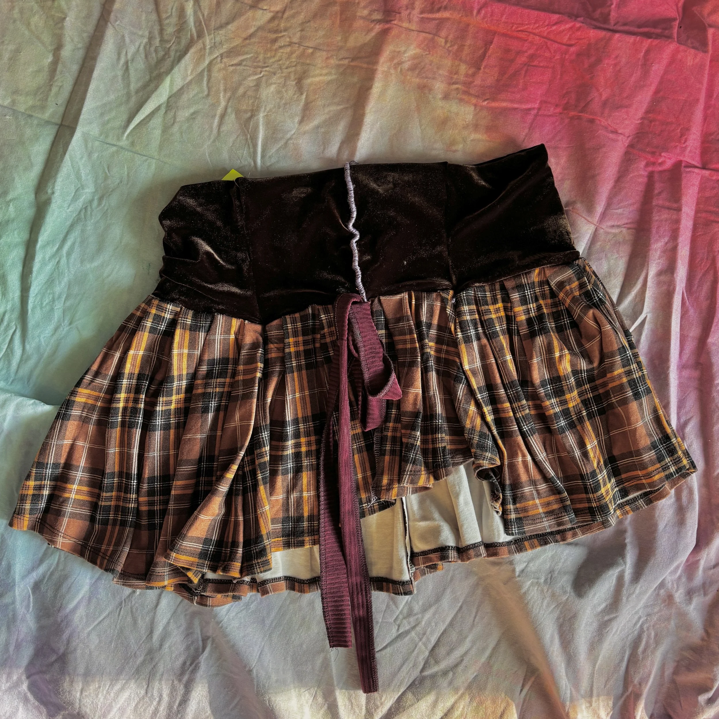 brown plaid pleated mini skirt (sz medium 34" hip)