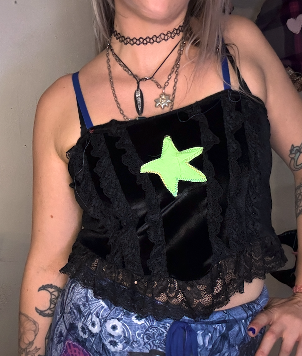 black lace star crop tank top (sz medium)