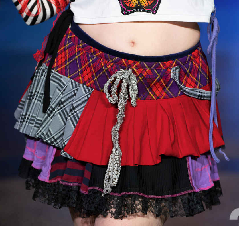 red patchwork pleated xtra mini skirt (sz large)