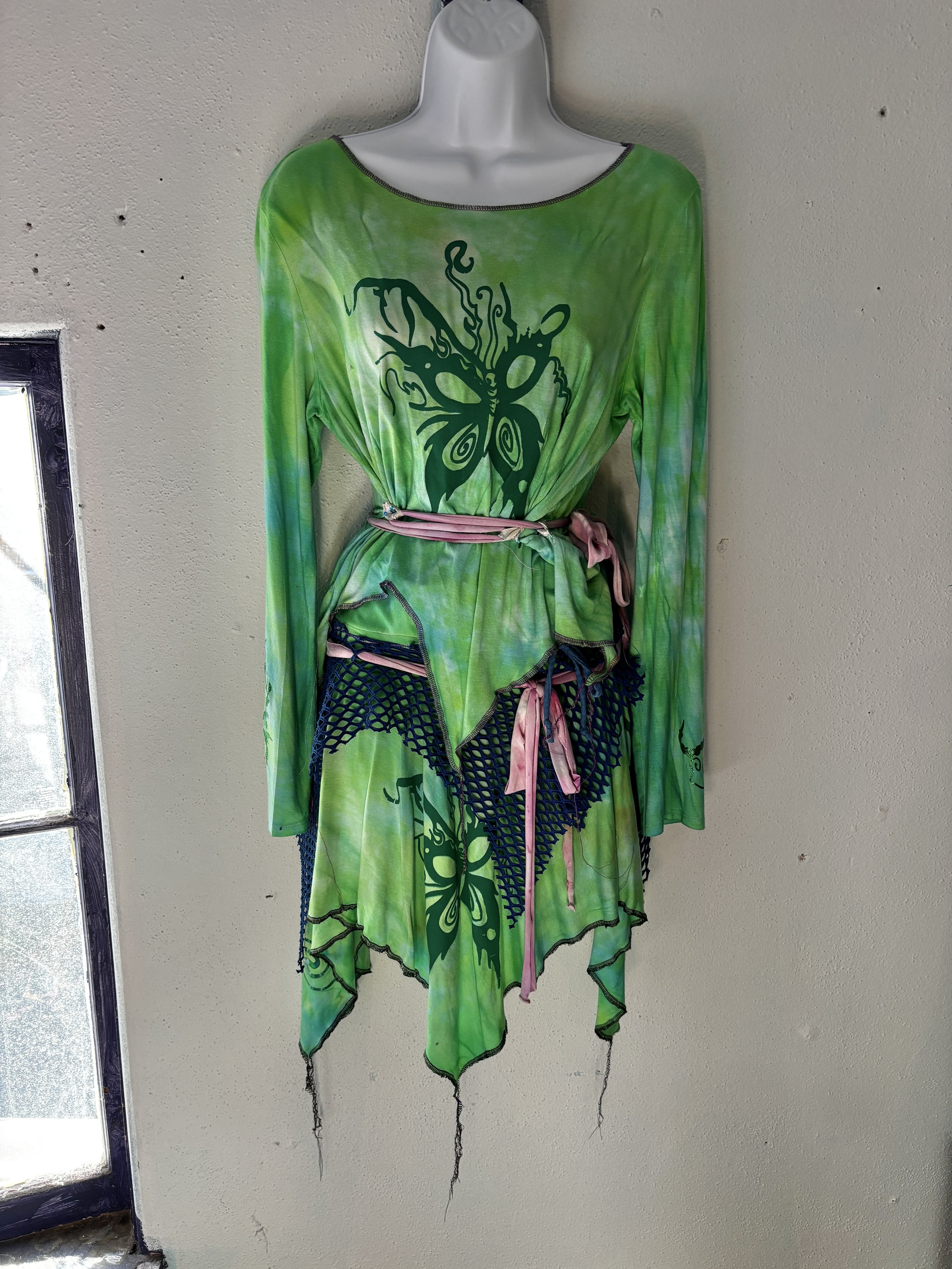 faerie grove 2 piece green long sleeve and skirt (sz medium/large)