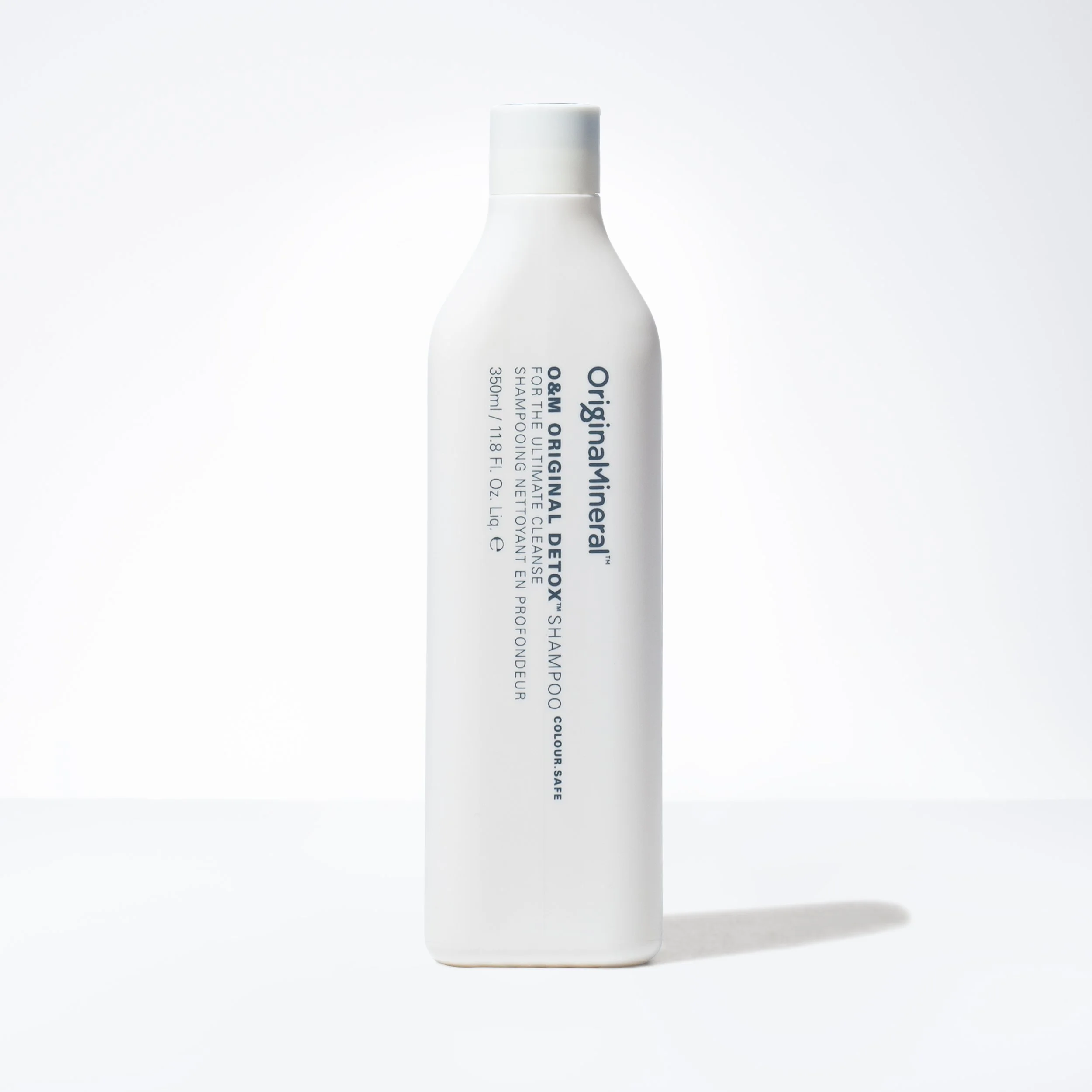 O&M Original Detox Shampoo bottle on a white background