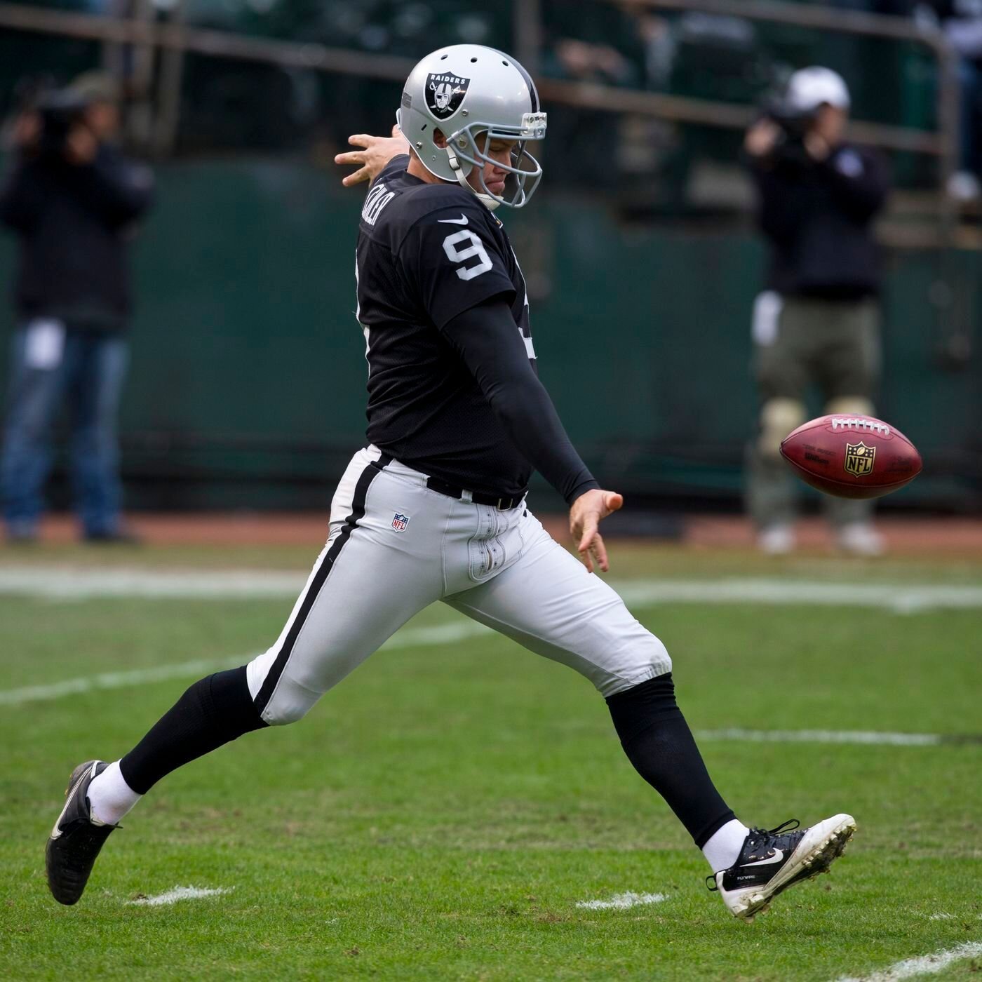 LKMS Salute to Excellence: Shane Lechler
Today we celebrate a punters with amazing precision. Shane Lechler, the NFL's career punting yards leader, showed us what it means to combine power with precision. Shane was selected in the 5th round of the 20