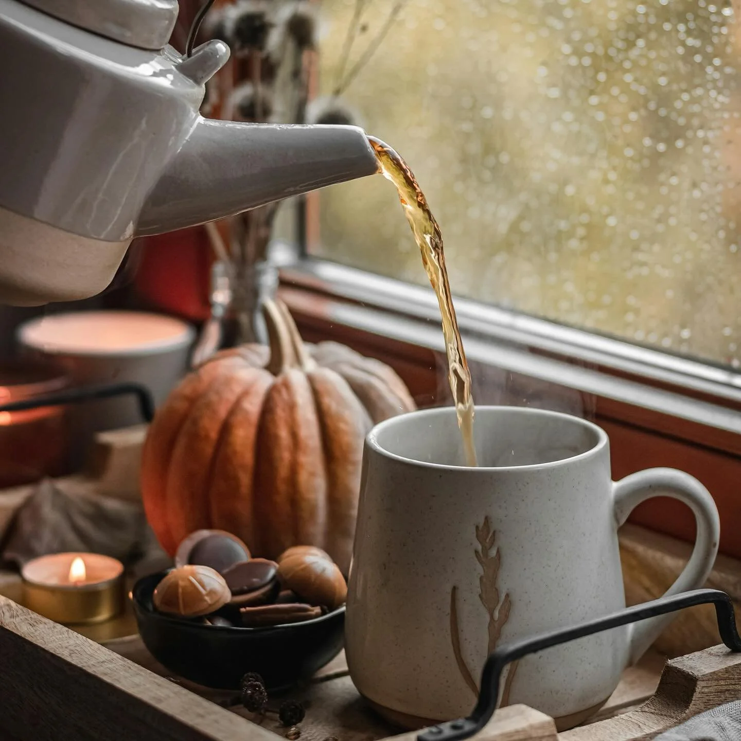 ☀️ With a few more weeks of warm weather ahead, now is the perfect time to declutter and set up organization systems to keep your space functional and cozy for the cold months. 

🍂 While it may be a bit too early to bring in all of the summer gear, 