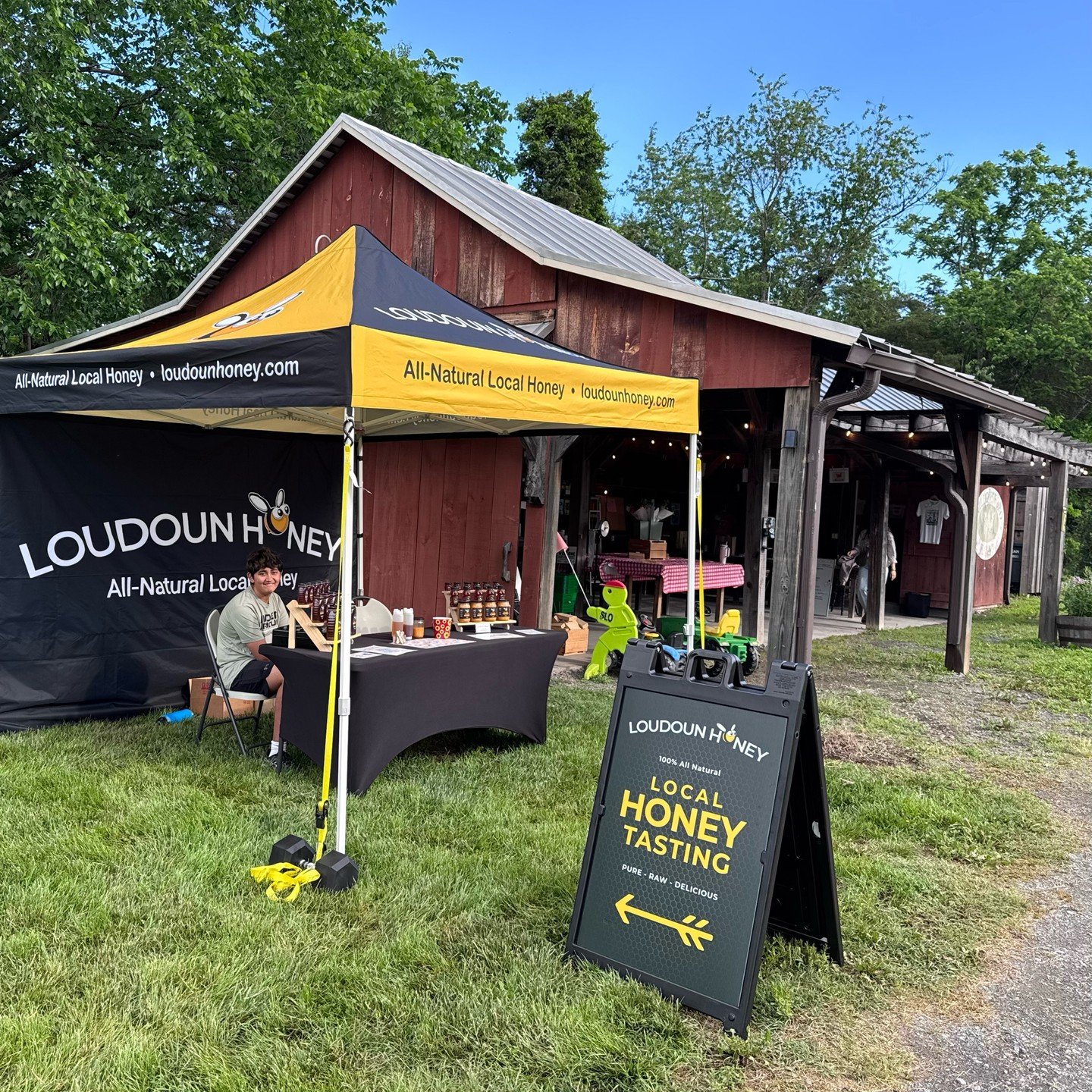 Come join us at the Willowsford Farm Stand in Aldie today from 9-1p for native plants, local produce, honey, coffee and more! #loudounfarms @willowsfordcpnservancyandfarm