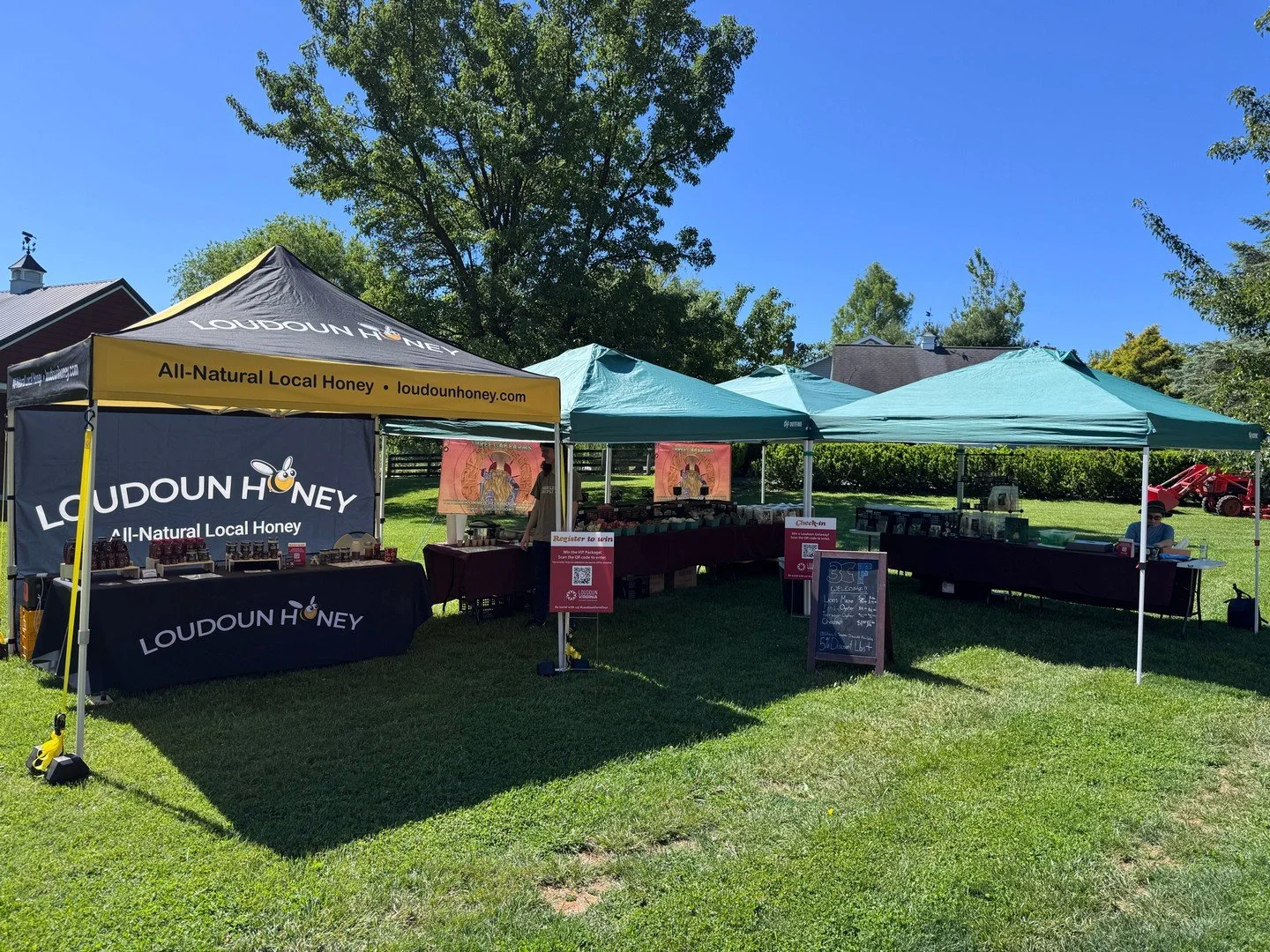 It&rsquo;s Farm Tour weekend in Loudoun, come see us @threecapfarms in Leesburg all day Saturday and Sunday!  We&rsquo;ve got mushroom and honey samples, recipes and more!