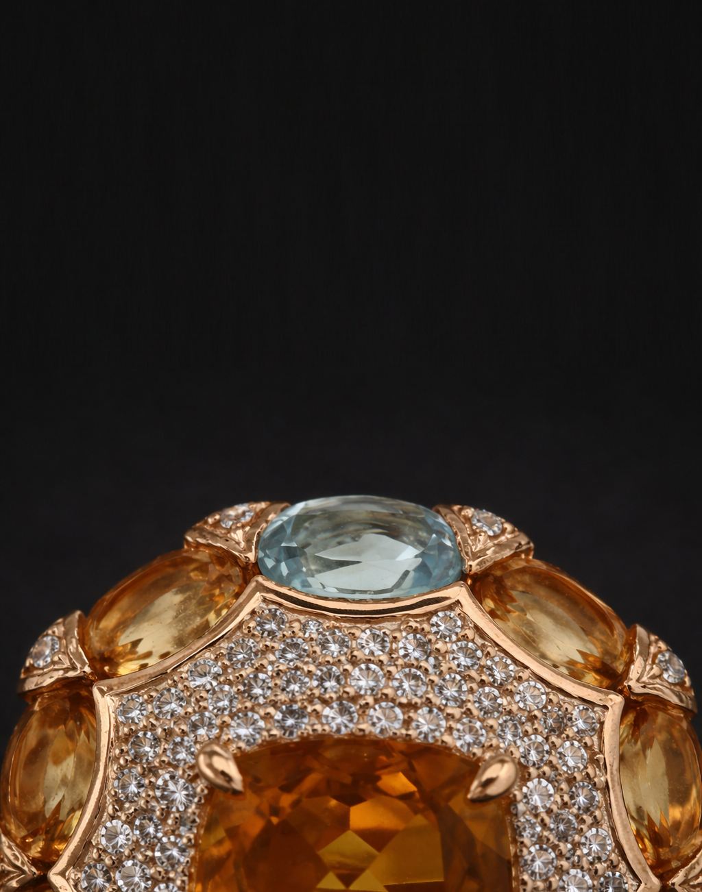 Arise-macro-top-view-in-your-dreams-gerard-rene-atelier.png