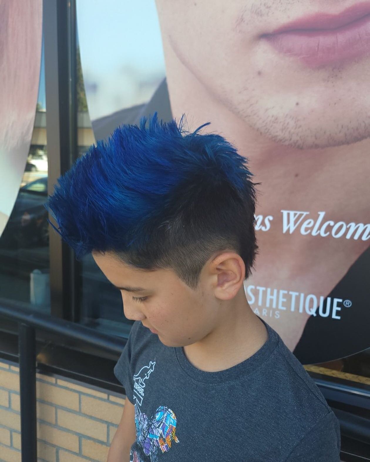 The back to school blues! A super fun collaboration done by two of our stylists to create this super fun blue faux hawk! 
Cut done by barber @nikkitrampusbarber 
Colour done by stylist @perfectame.beauty 

#blue #bluehair #fauxhawk #backtoschool #sho