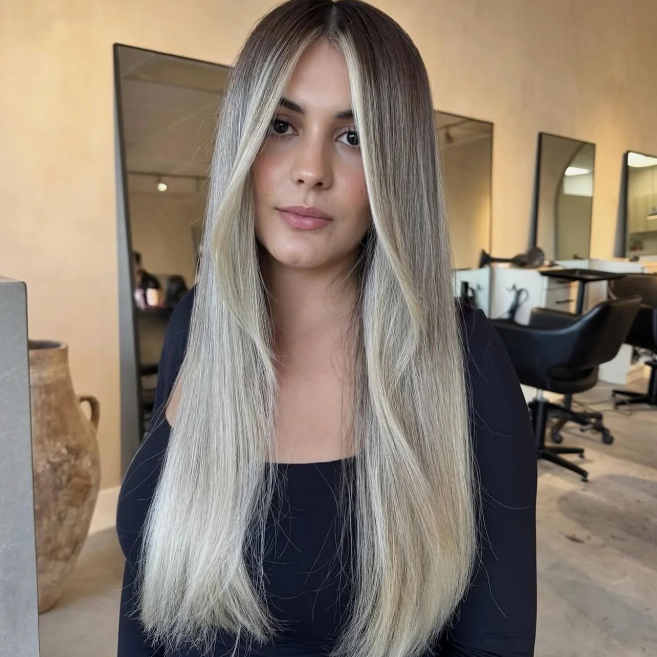 ✨ Happy Sunday to our amazing clients ✨ 
Here is a major transformation by @hairxglenda 
And yes, this was all done in 1 session!!
.
.
.
.
.
.
#redlandshairstylist #redlandsbalayage #luxe22salon #redlandssalon #IEhairsalon #IEluxuryhairsalon #OChairs
