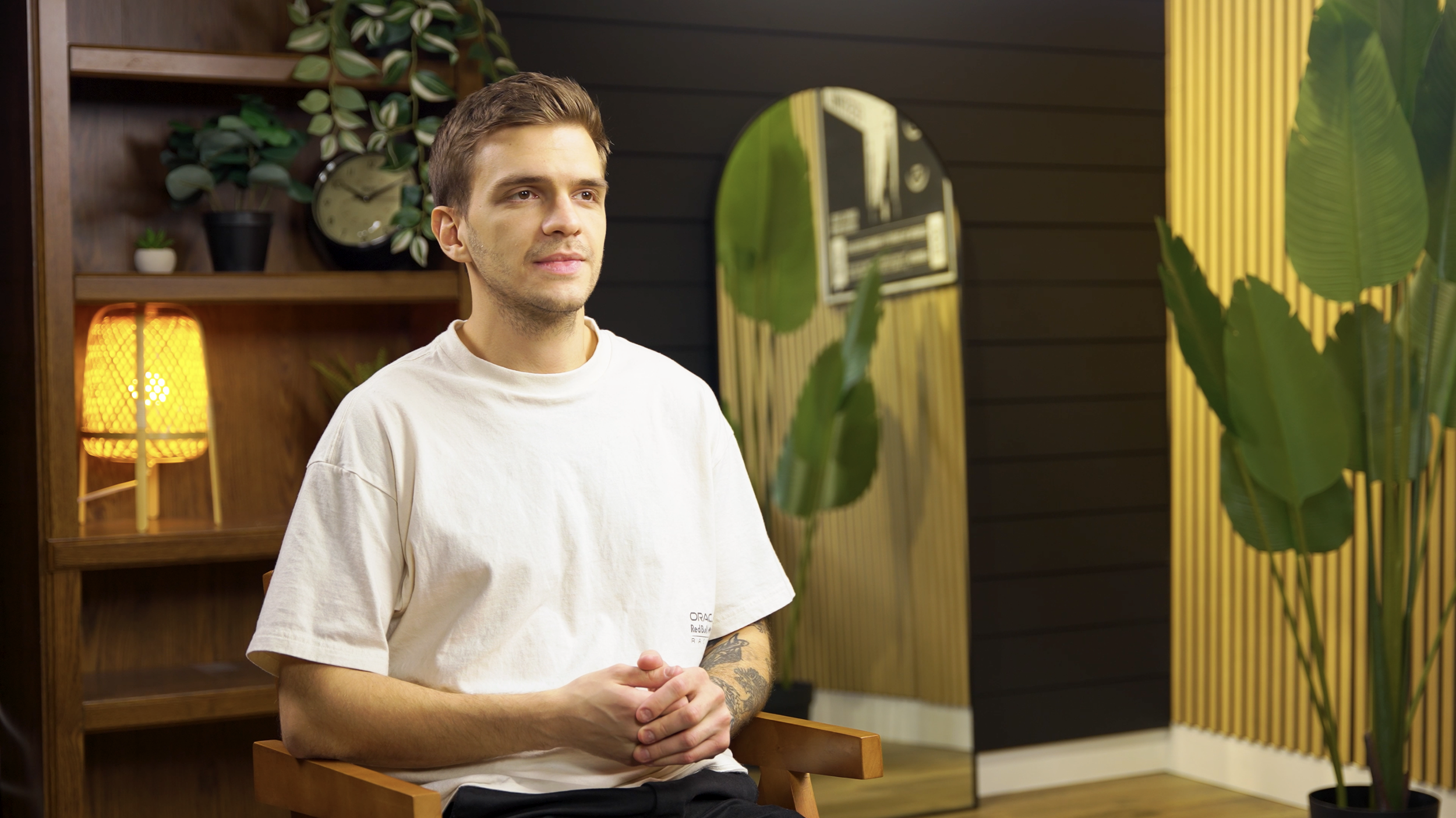 Main Setup Podcast IAVA Studio with a Simple Chair.png