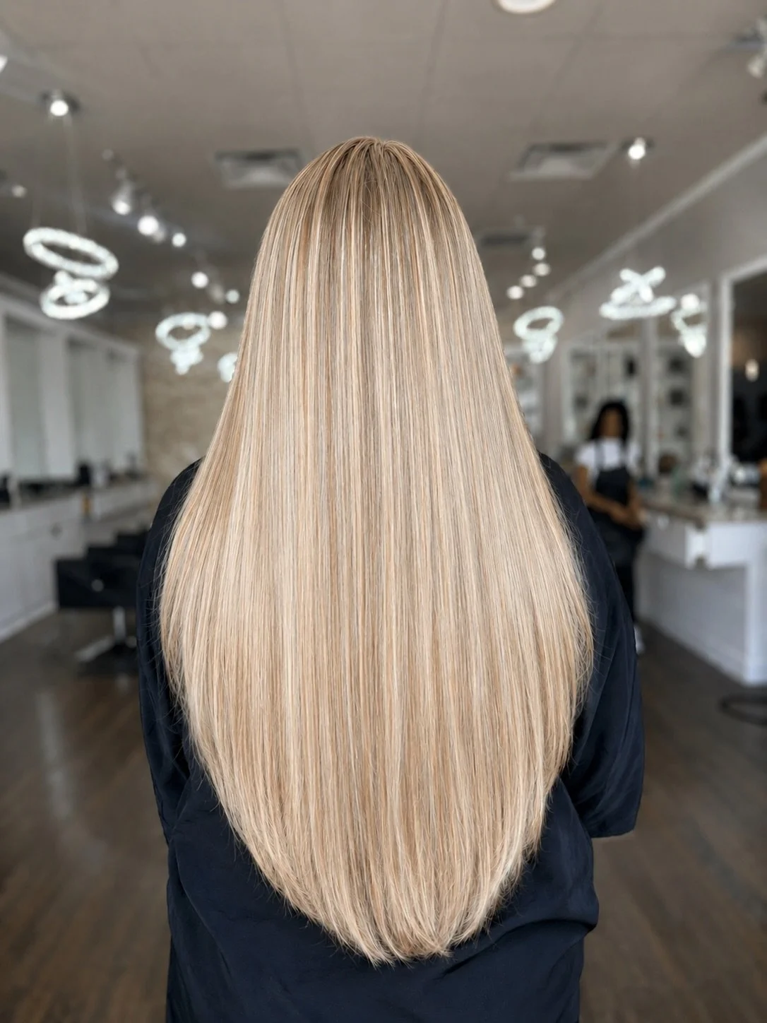 ✨ TRUST THE BLONDE PROCESS ✨

Beautiful blonde takes patience. Multiple sessions allow us to lighten gradually while keeping the hair healthy, strong, and shiny. 🤍

Healthy hair always comes first. ✨

#BlondeHighlights #HealthyBlonde #BlondeJourney 