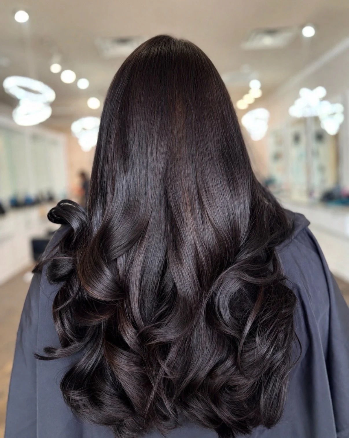 Fresh cut, fresh confidence ✂️✨
There&rsquo;s nothing like a customized haircut to bring your hair back to life&mdash;more movement, shape, and effortless style.

Whether you&rsquo;re ready for a big change or just a fresh trim, we&rsquo;ll create a 